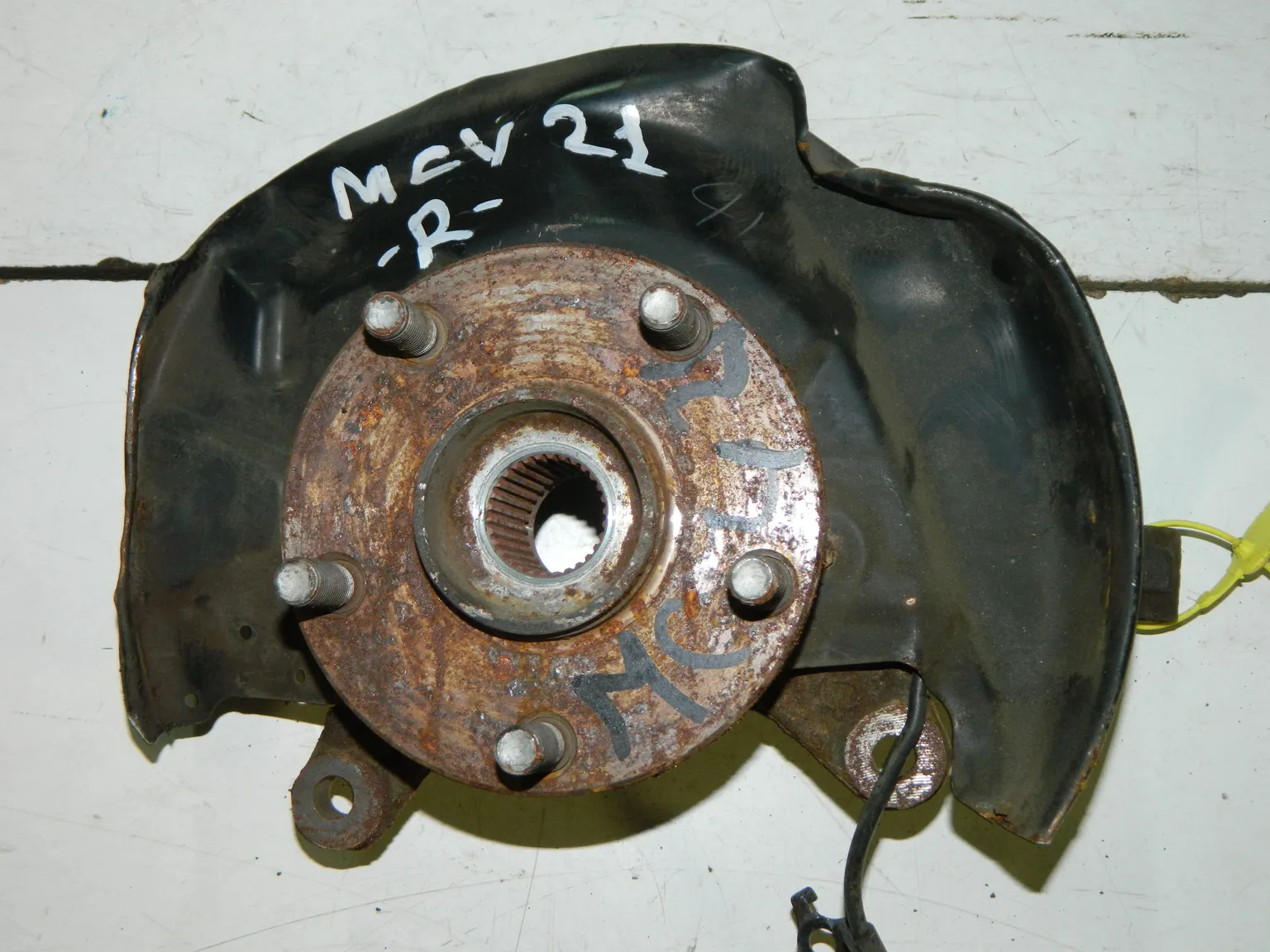 Ступица TOYOTA HARRIER MCU15 Перед Прав (Контрактный) 40951014