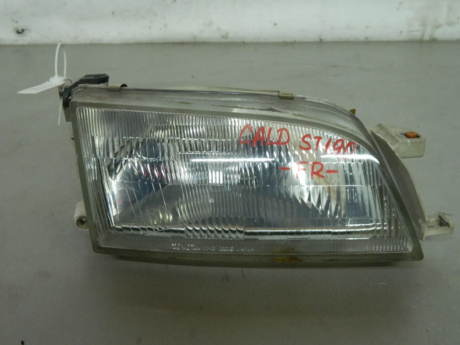 Фара TOYOTA CALDINA ST190 Перед Прав 2116 (Контрактный) 03344662