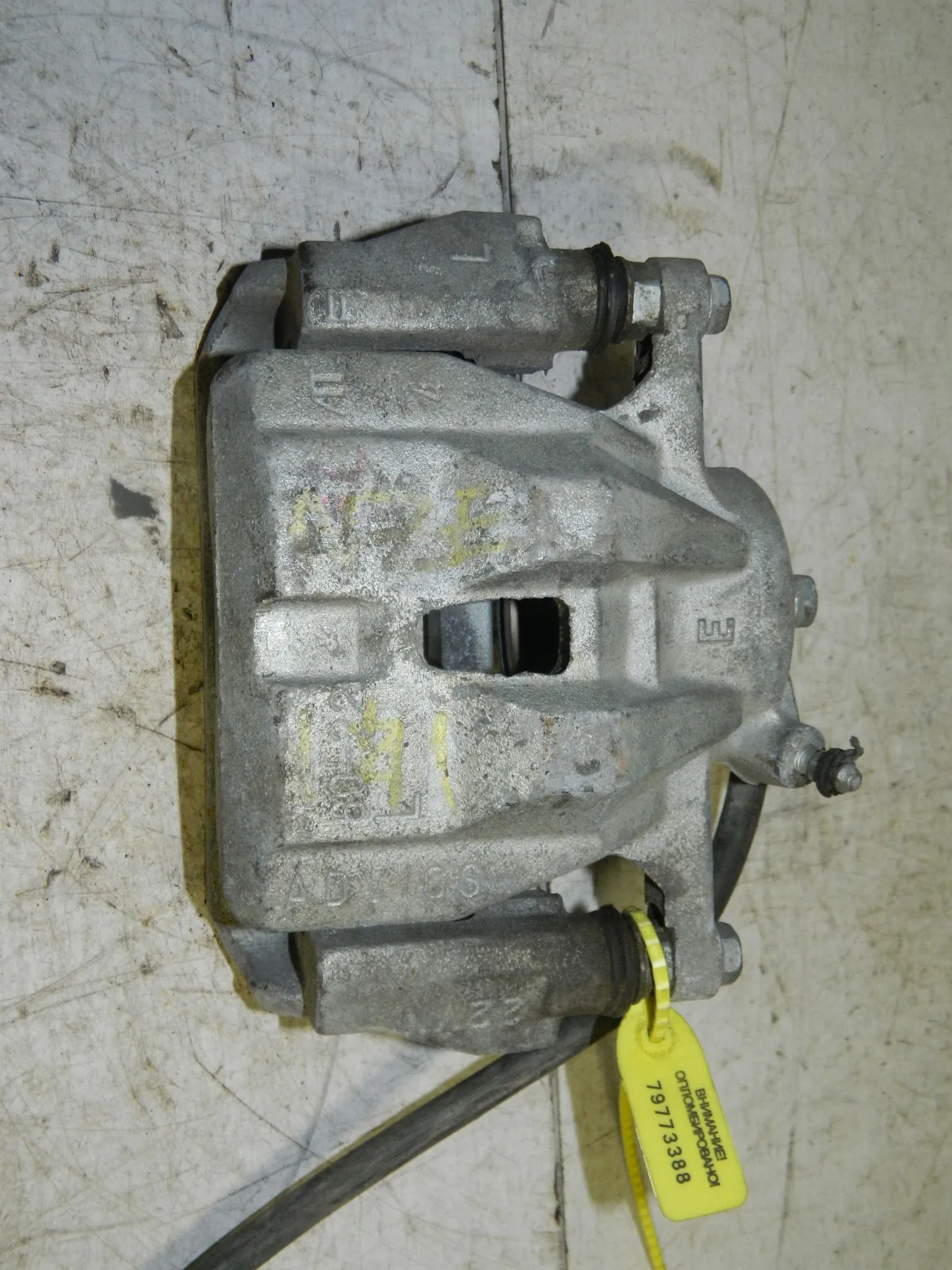 Суппорт TOYOTA COROLLA AXIO NZE141 Перед Лев (Контрaктный) 79773388