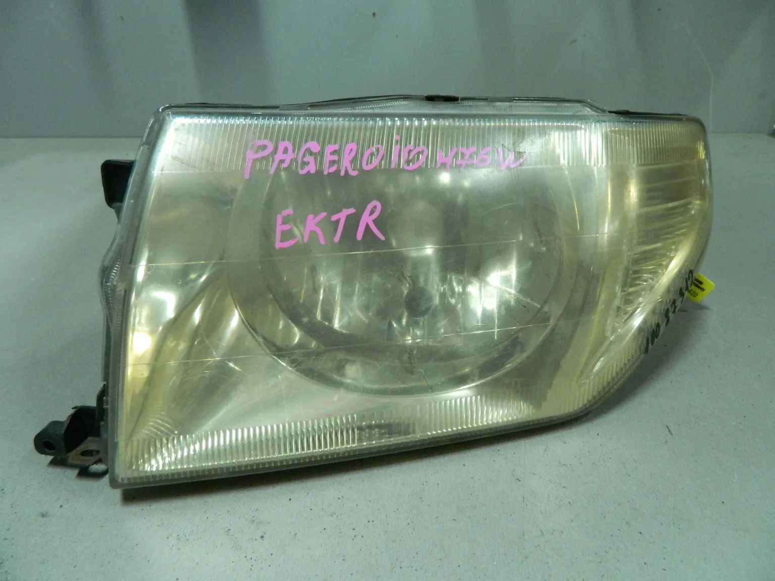 Фара MITSUBISHI PAJERO IO H76W Перед Лев (Контрактный) 64492420