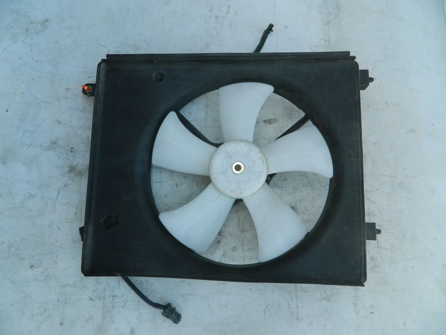 Диффузор радиатора HONDA STEPWGN RF5 (Контрактный) 72355141