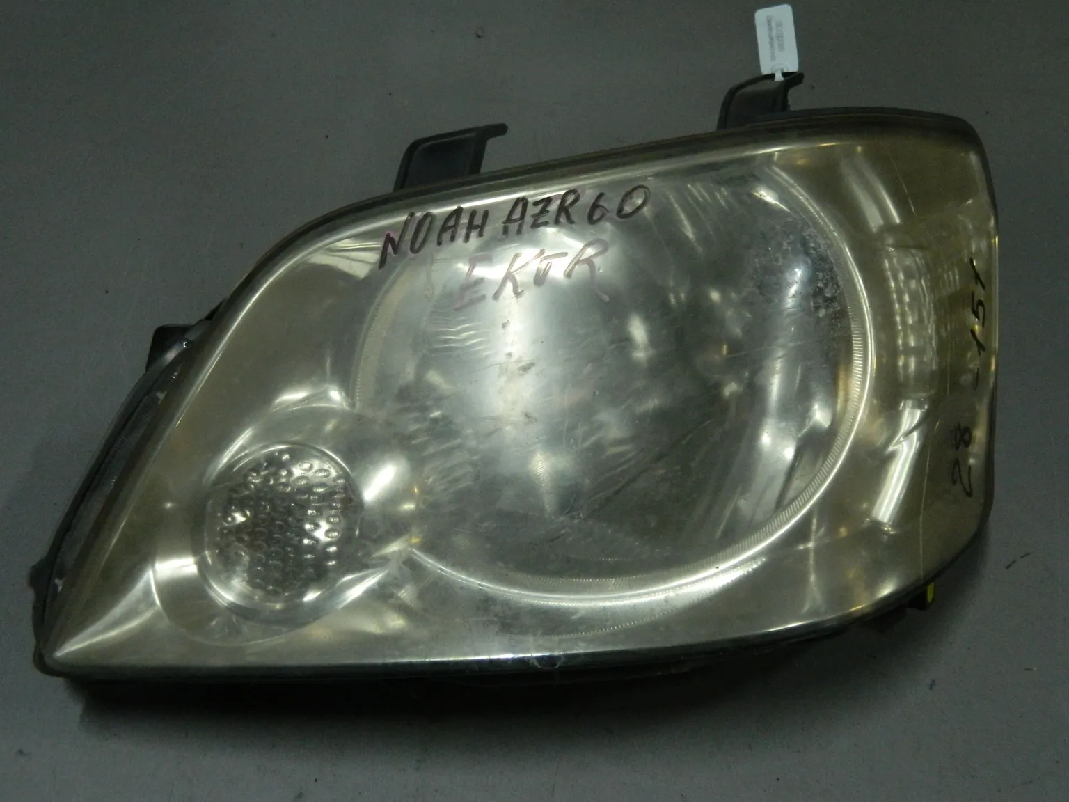 Фара TOYOTA VOXY AZR60 Перед Лев 28151 (Контрактный) 68000730