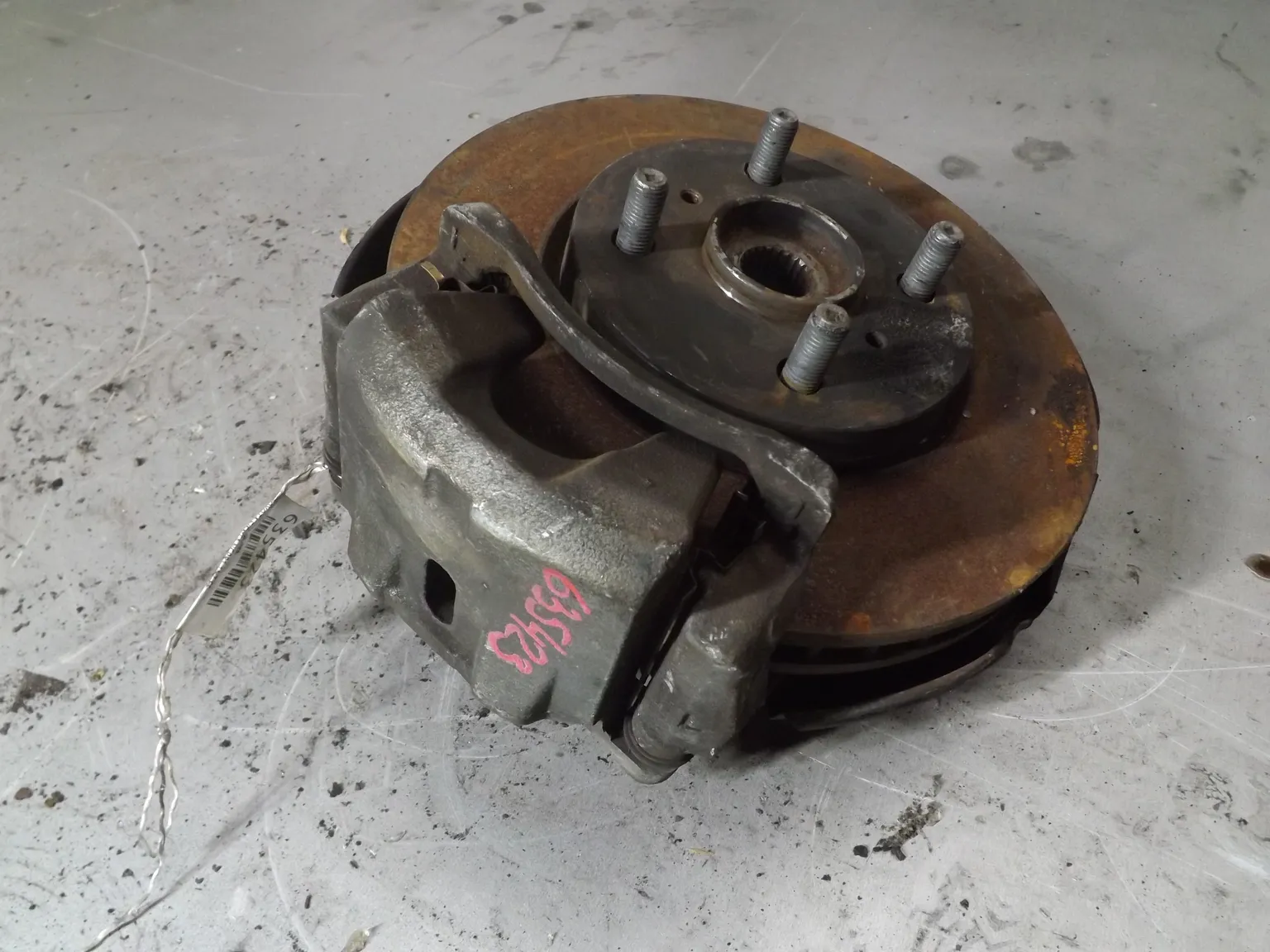 Ступица TOYOTA SIENTA NCP81 Перед Лев (Контрактный) 94603634