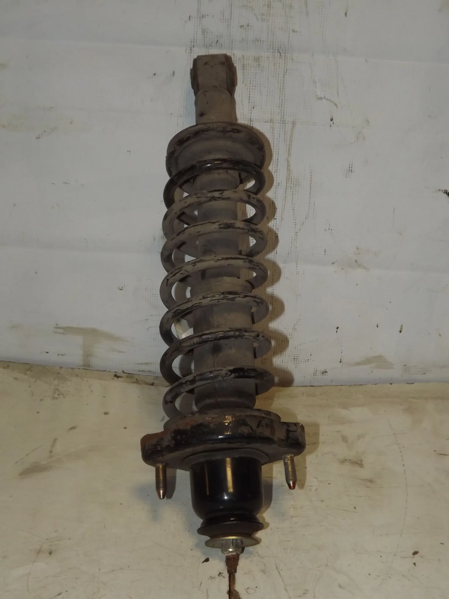 Стойка подвески MITSUBISHI LANCER CS5W Зад (Контрактный) 35023539