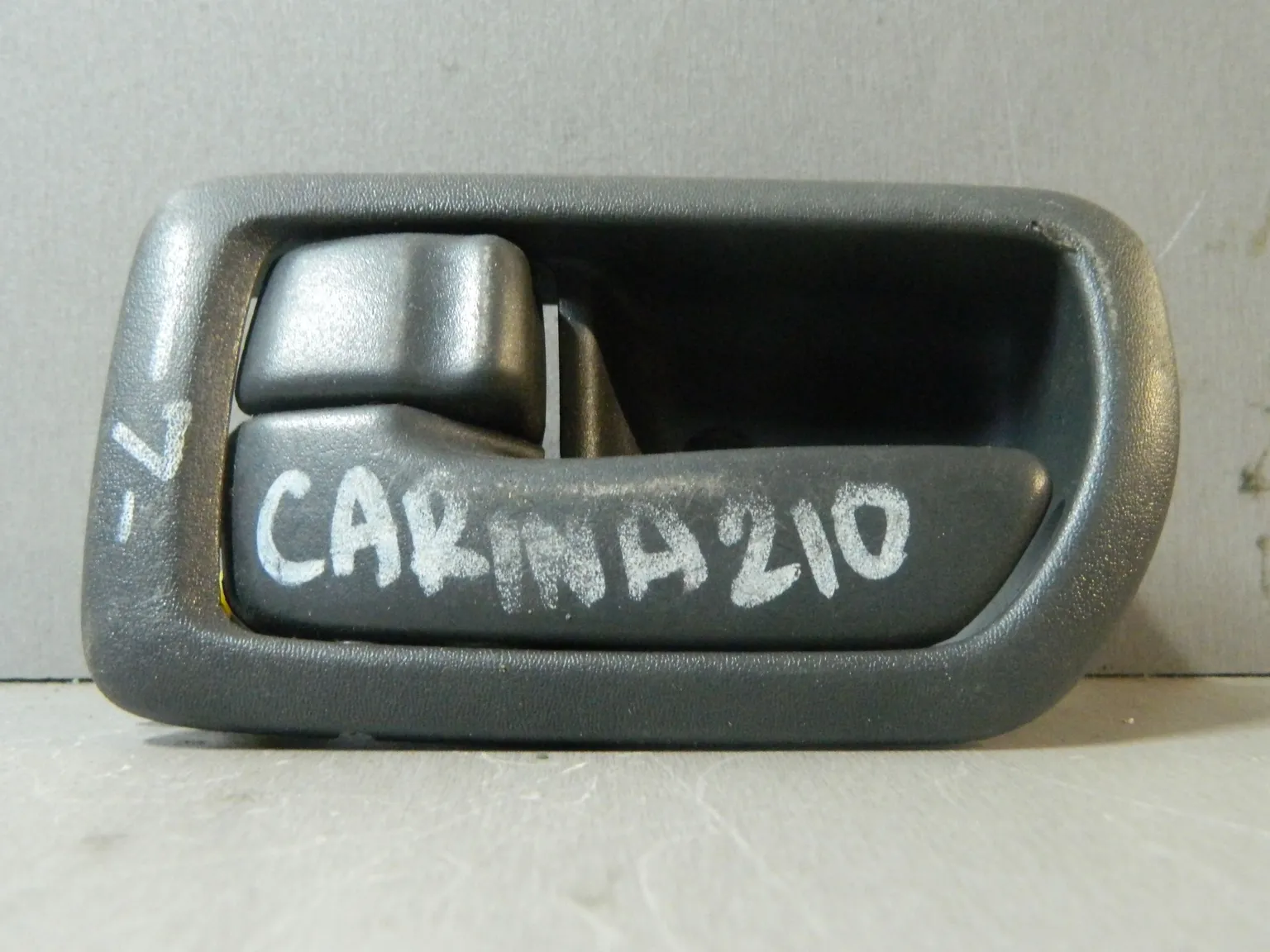 Ручка двери внутренняя TOYOTA CARINA AT210 Лев (Контрактный) 81528380