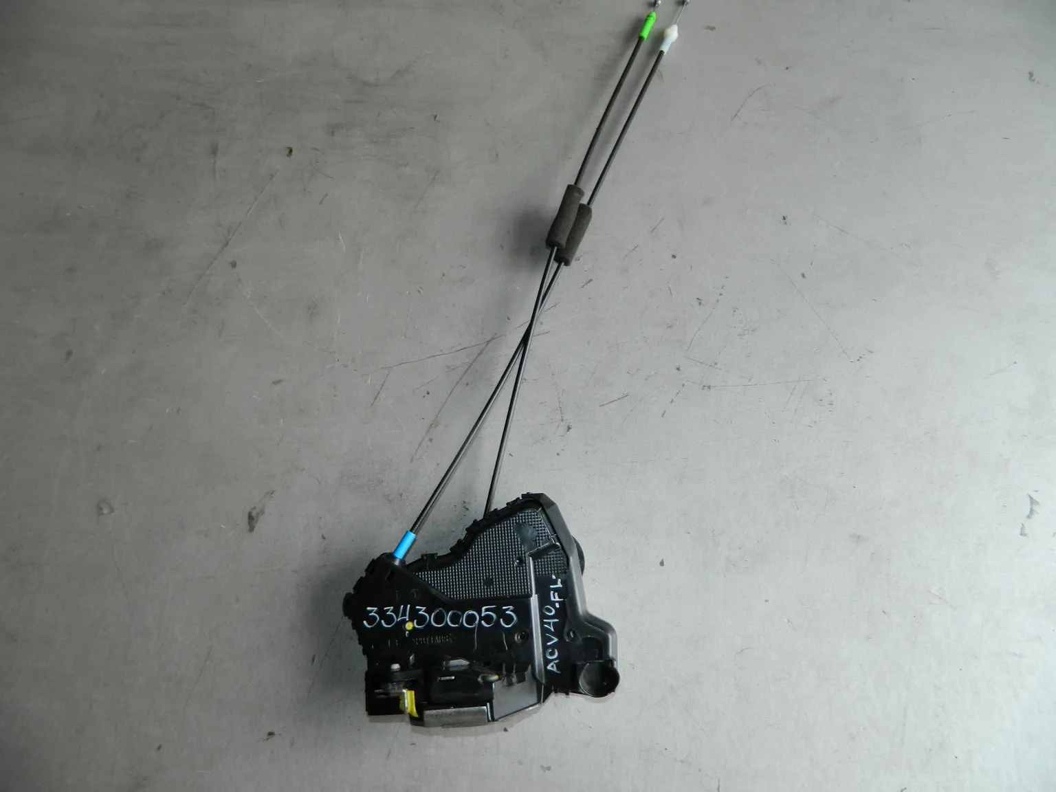 Замок двери TOYOTA CAMRY ACV40 Перед Лев (Контрактный) 334300053