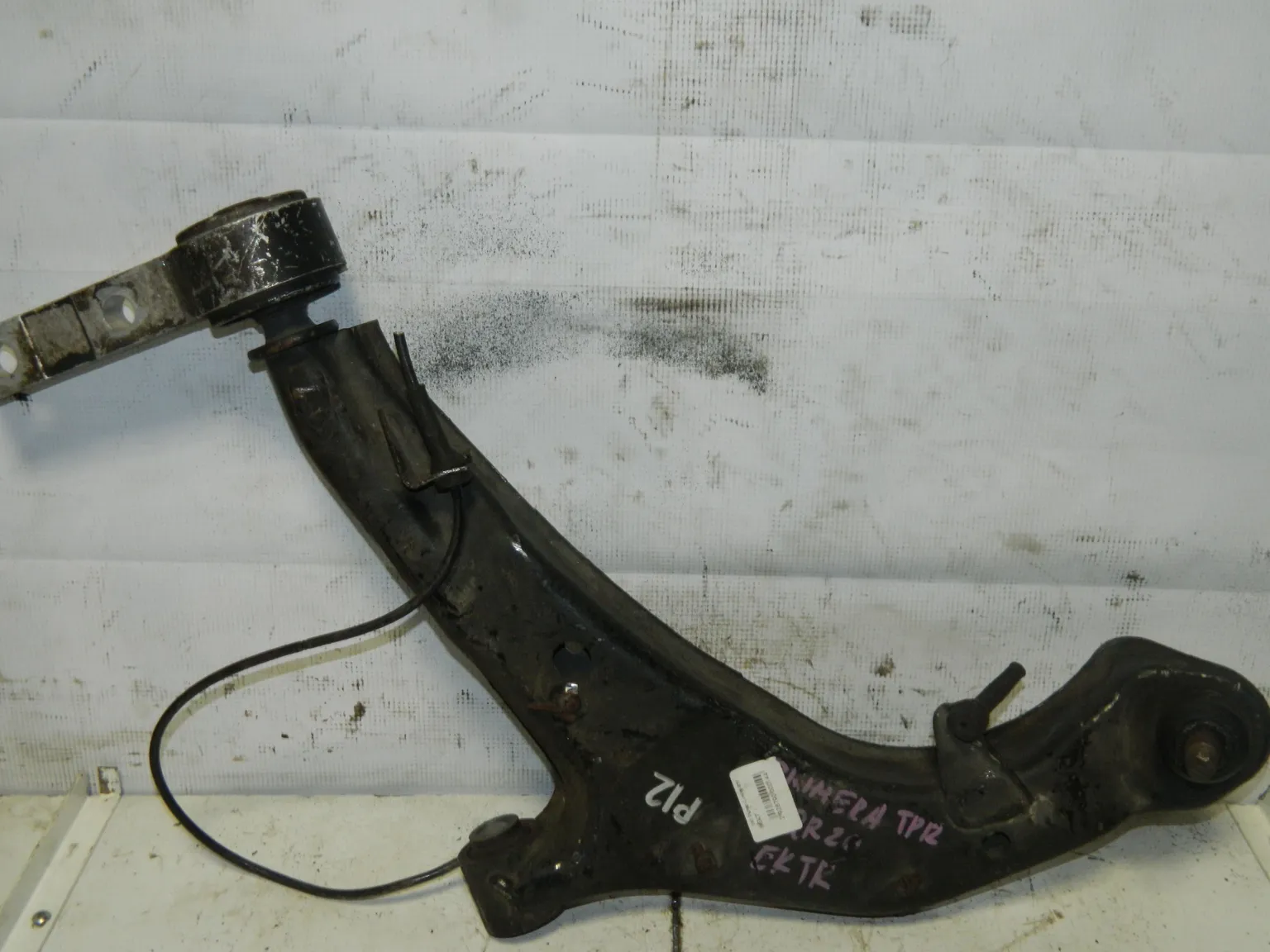 Рычаг подвески NISSAN PRIMERA TP12 Перед Лев (Контрактный)