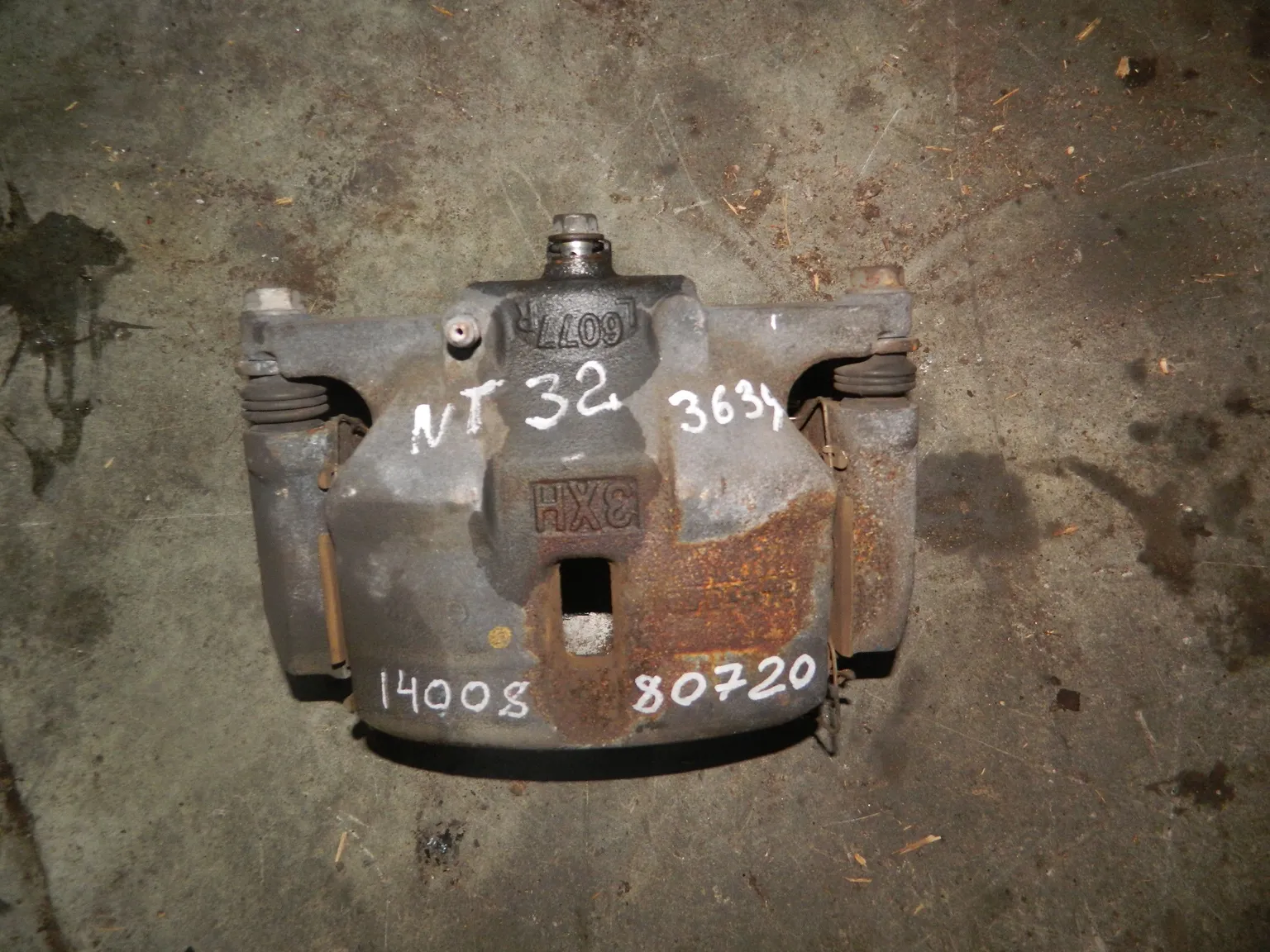 Суппорт NISSAN X-TRAIL NT32 Перед Прав (Контрактный) 1400880720