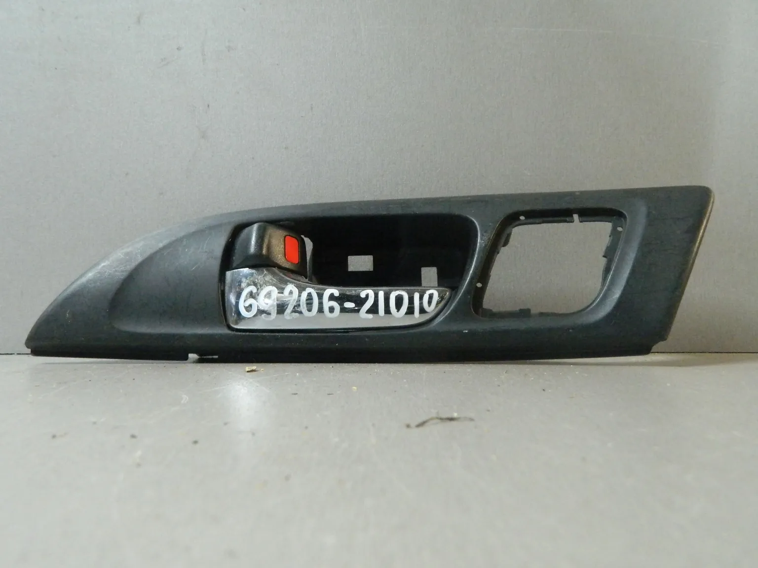 Ручка двери внутренняя TOYOTA CALDINA AZT241 Перед Лев (Контрактный) 81528343 6920621010