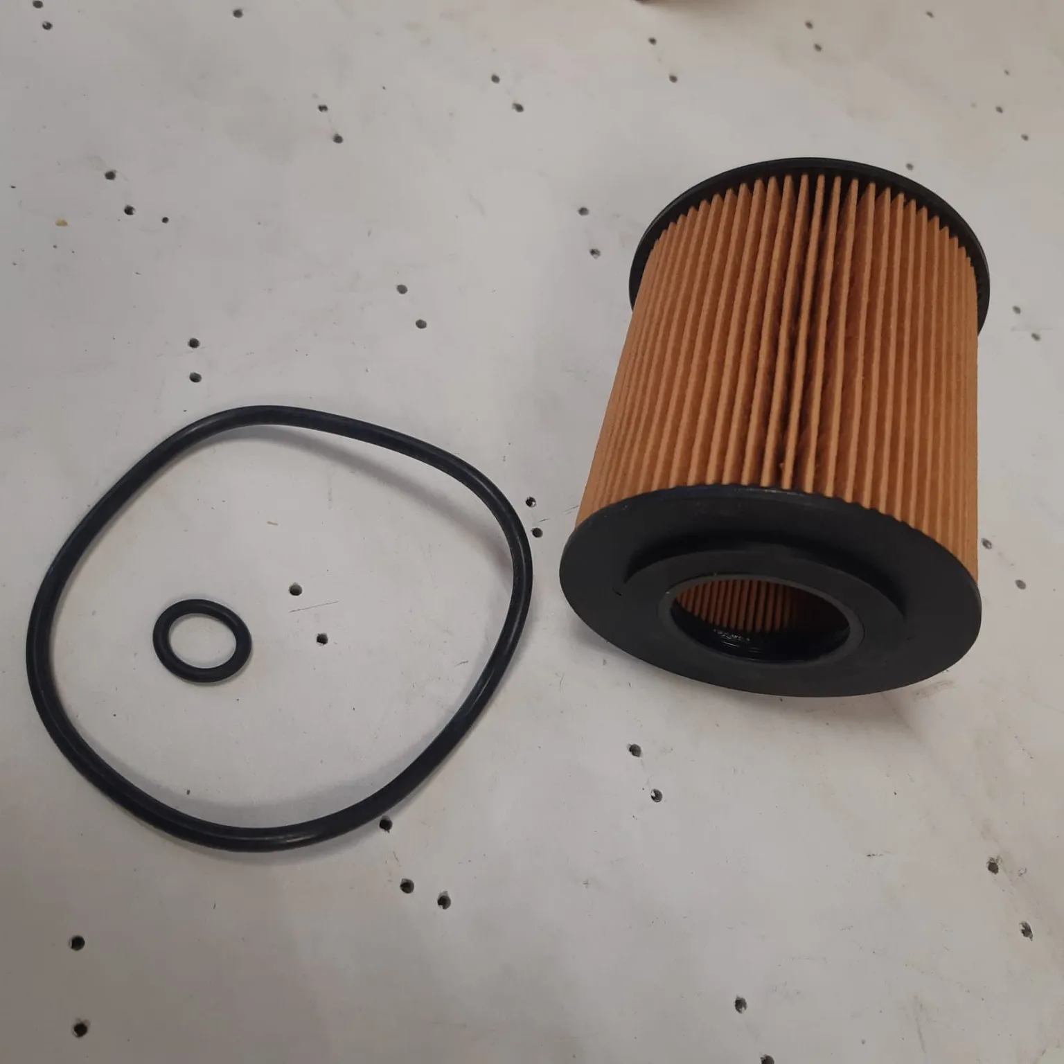 Фильтр масляный FILTRON OE665 MAZDA 6