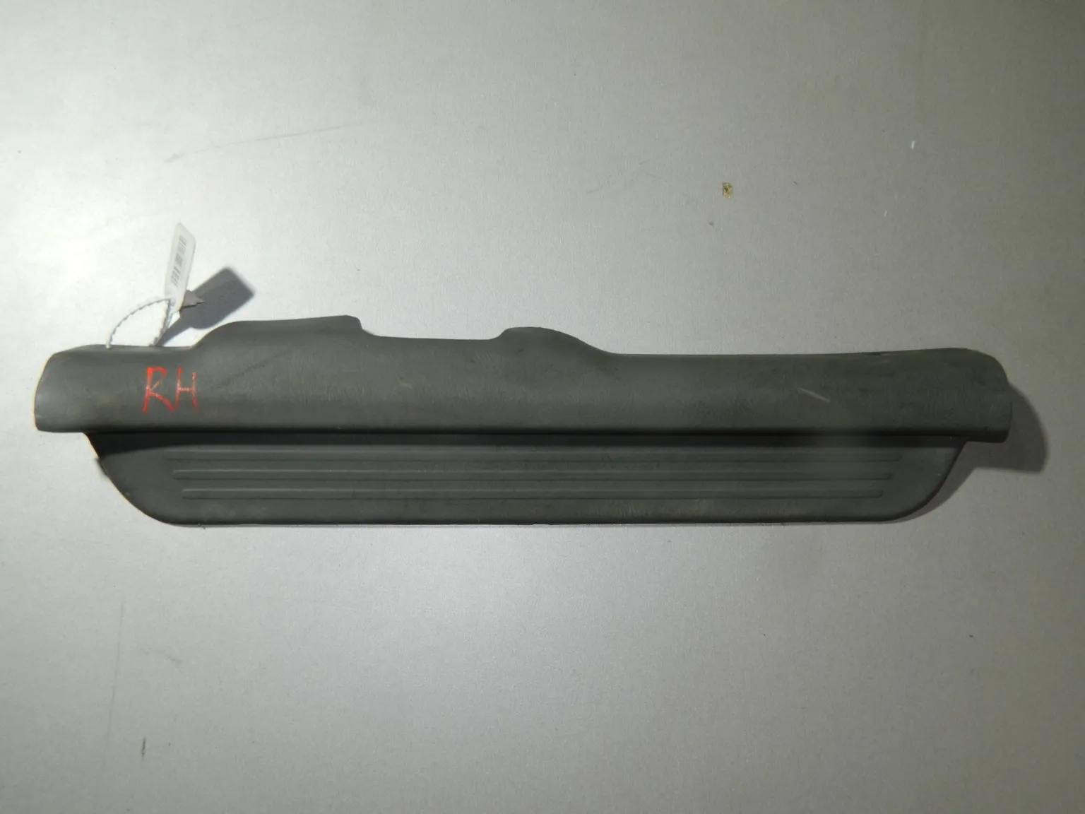 Накладка на порог HYUNDAY ACCENT LC перед прав (Б/У) 45989927