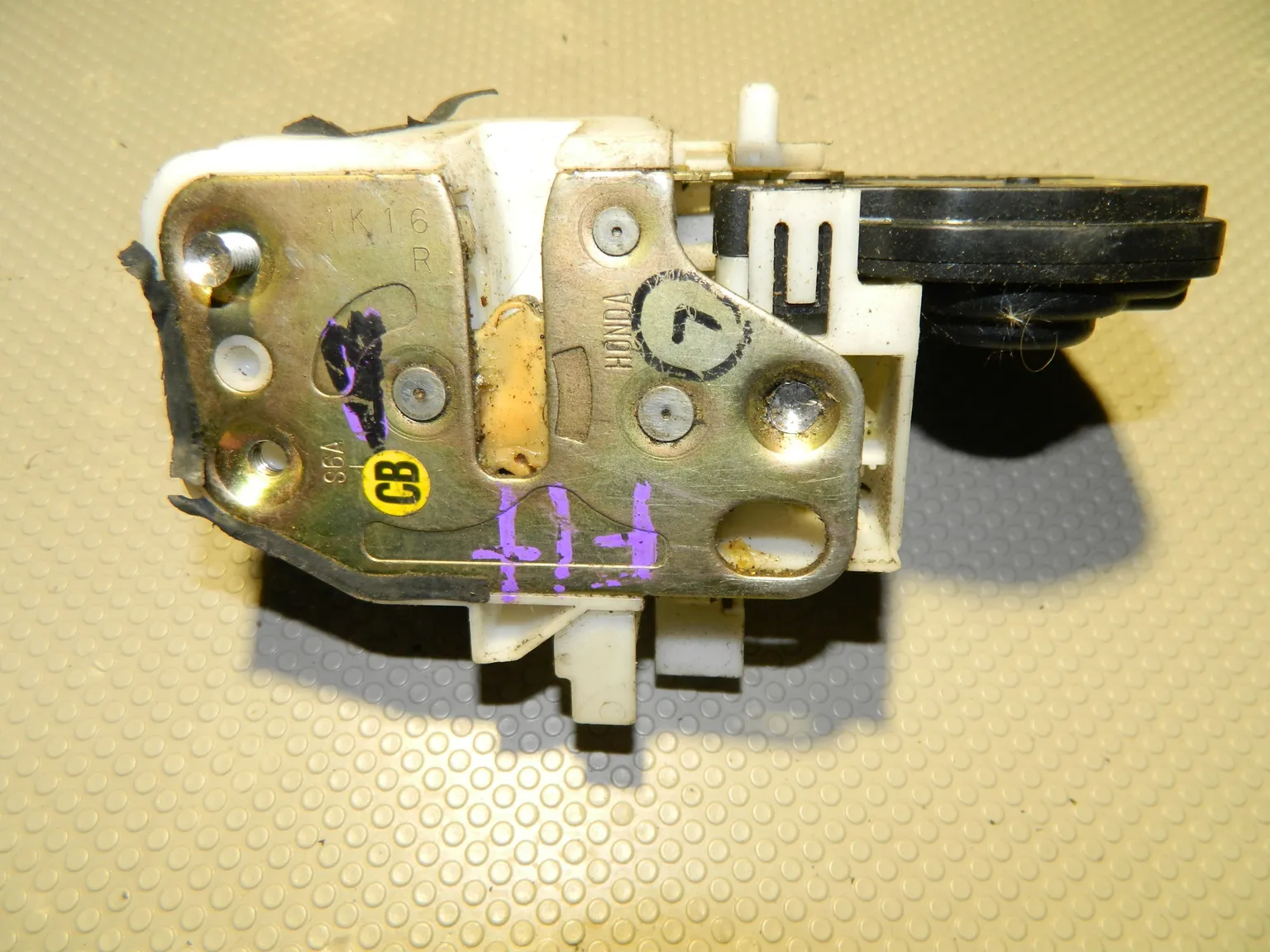 Замок двери HONDA FIT GD1 Перед Лев (Контрактный)