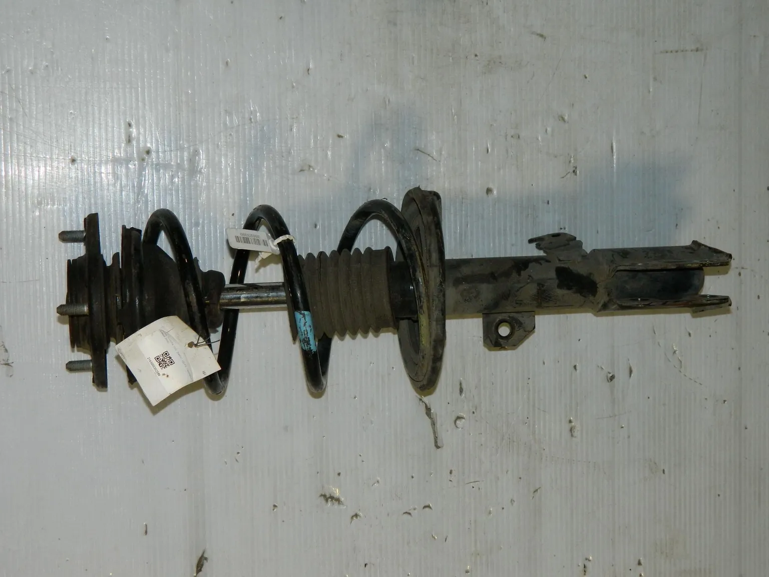 Стойка подвески TOYOTA ISIS ZNM10 Перед Прав (Контрактный)