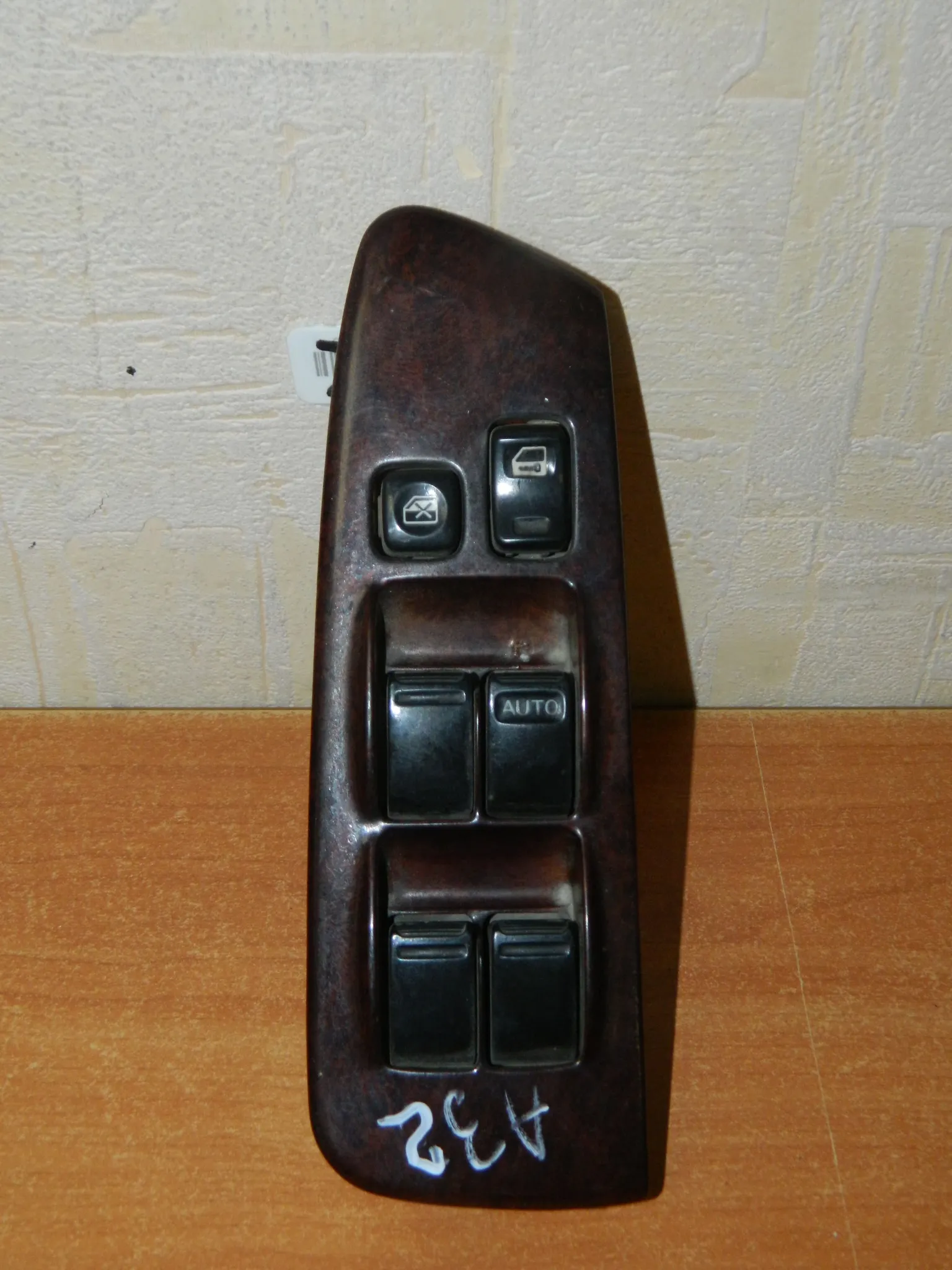 Блок управления стеклоподъемниками NISSAN CEFIRO A32 Перед Прав (Б/У) 76009