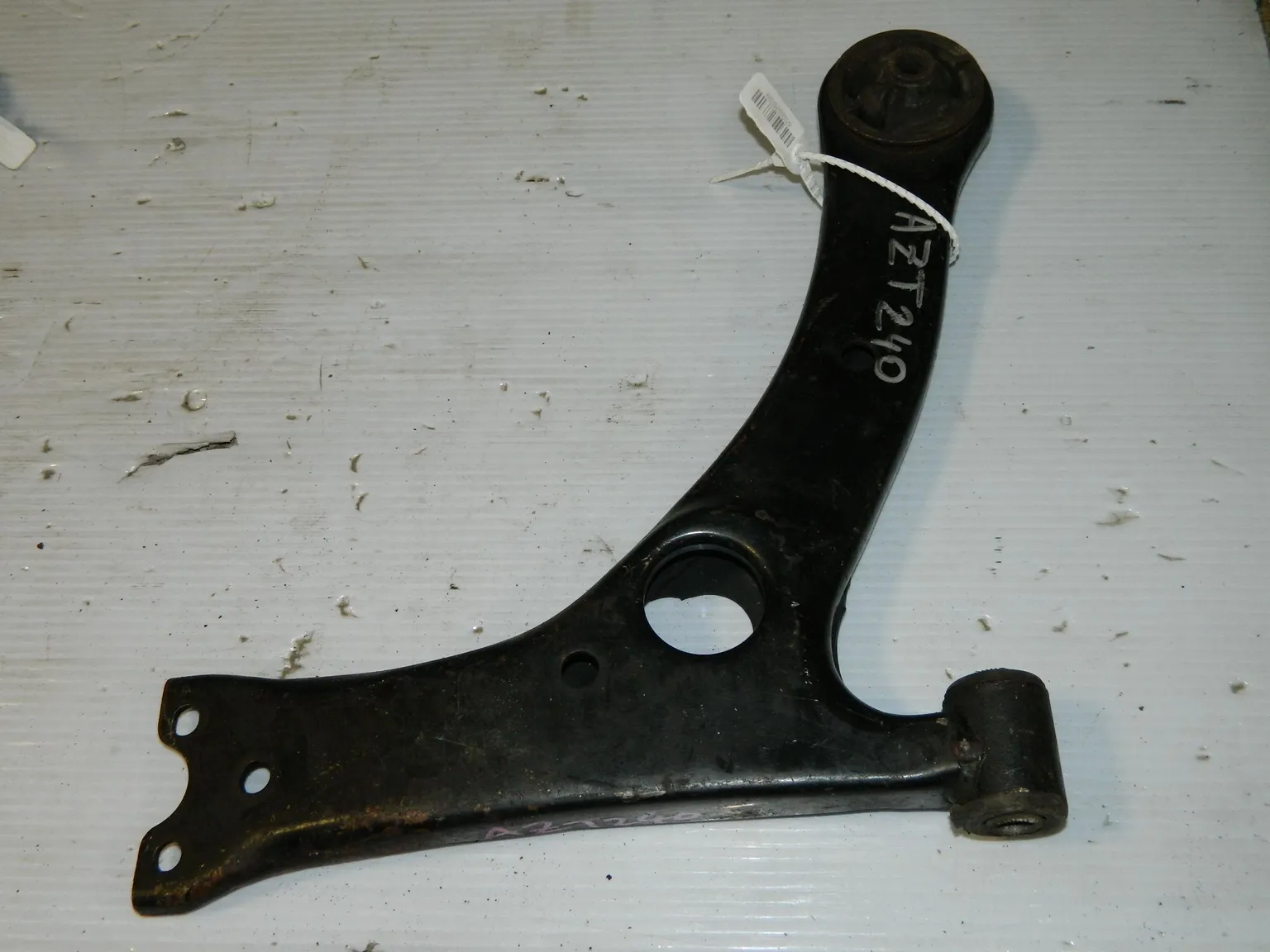 Рычаг подвески TOYOTA ALLION AZT240 Перед Прав (Контрактный)