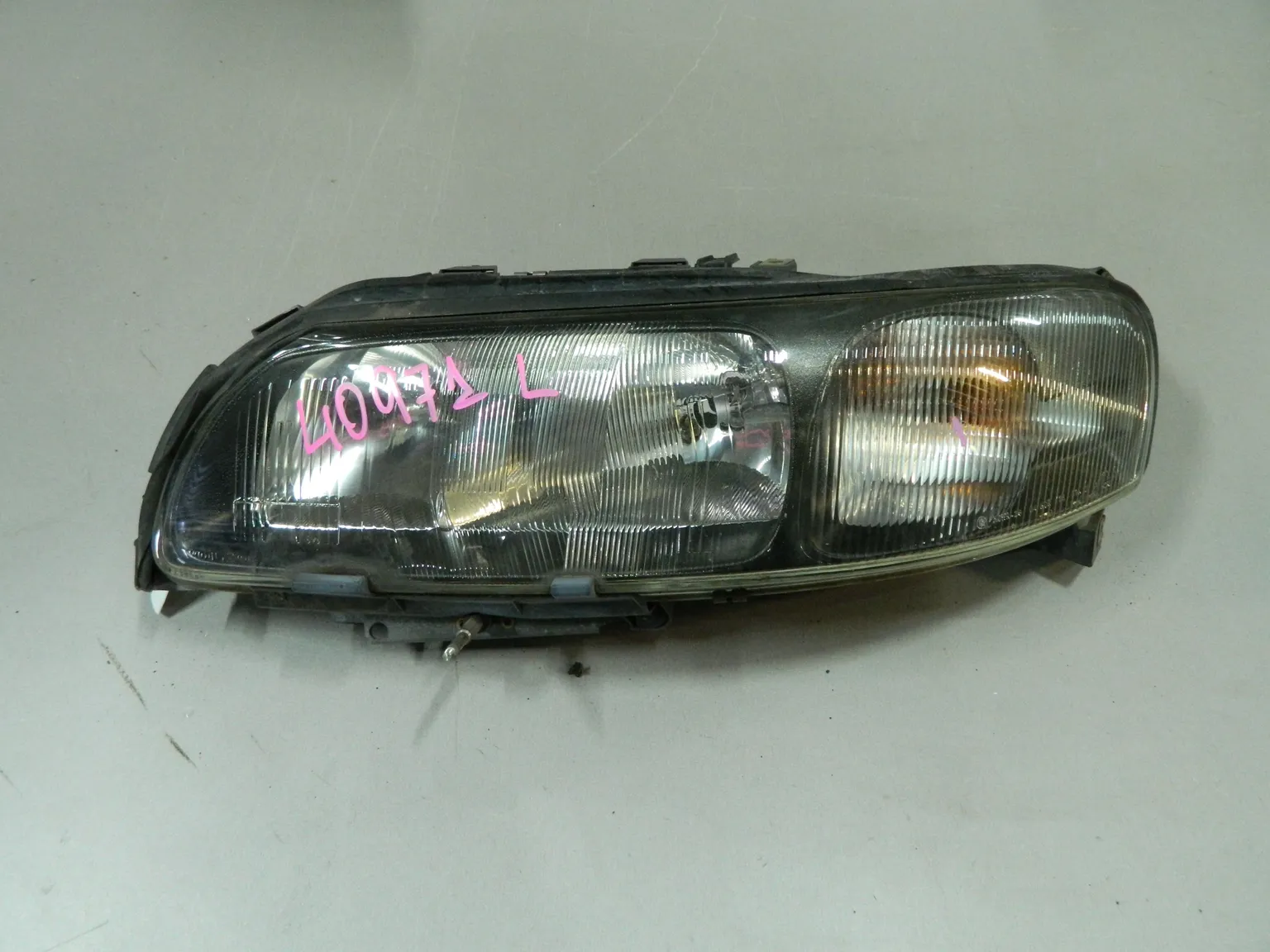 Фара VOLVO V70 SW65 Перед Лев (Контрактный) 03344733