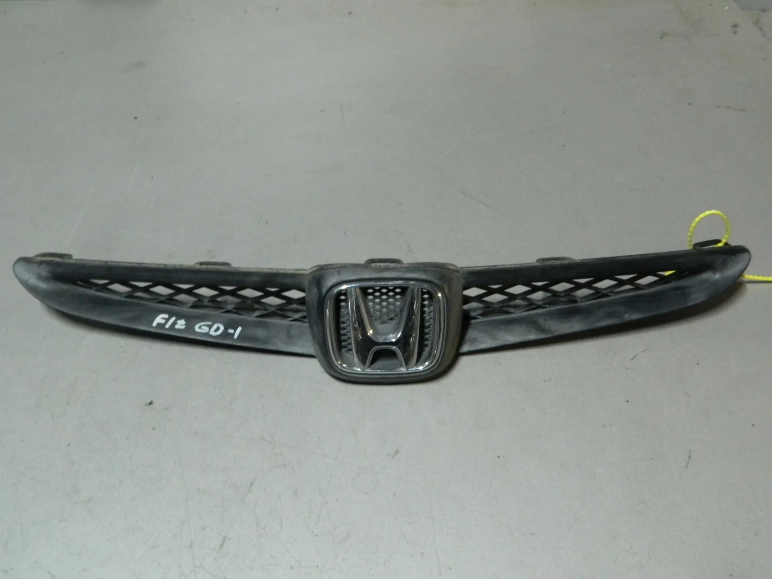 Решетка радиатора HONDA FIT GD1 (Контрактный) 79773005
