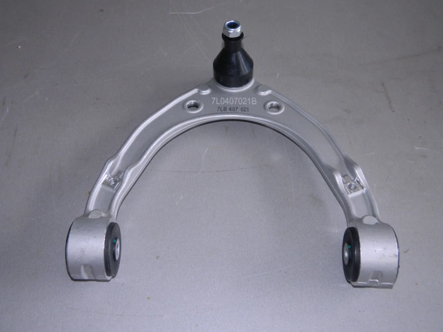 Рычаг GENERAL PARTS 7L0407021B AUDI Q7 1-поколение 4L 15- Верх Лев/Прав