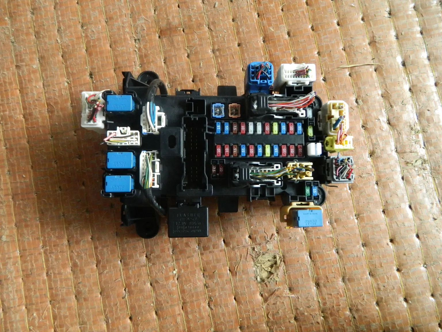 Блок предохранителей SUZUKI ESCUDO TDA4W (Контрактный) 2342900002