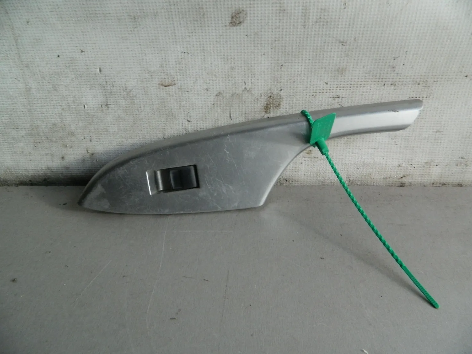 Кнопка стеклоподъемника TOYOTA COROLLA E150 Зад Лев (Б/У) 81530935 7427212230