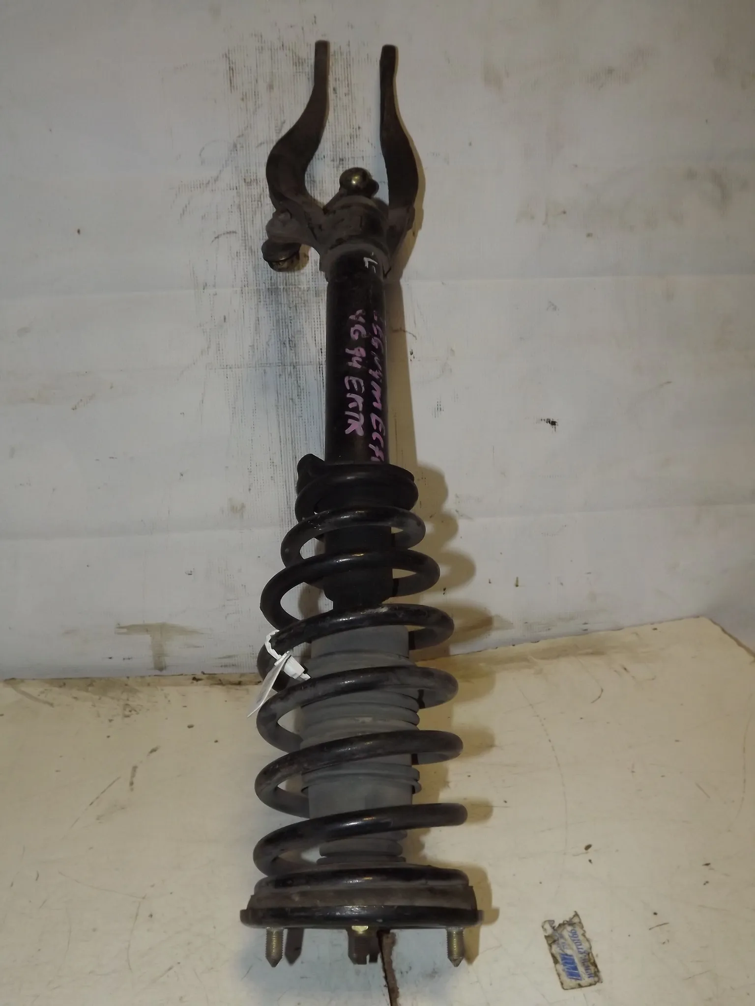 Стойка подвески MITSUBISHI LEGNUM EC7W Перед Лев (Контрактный) 35023475