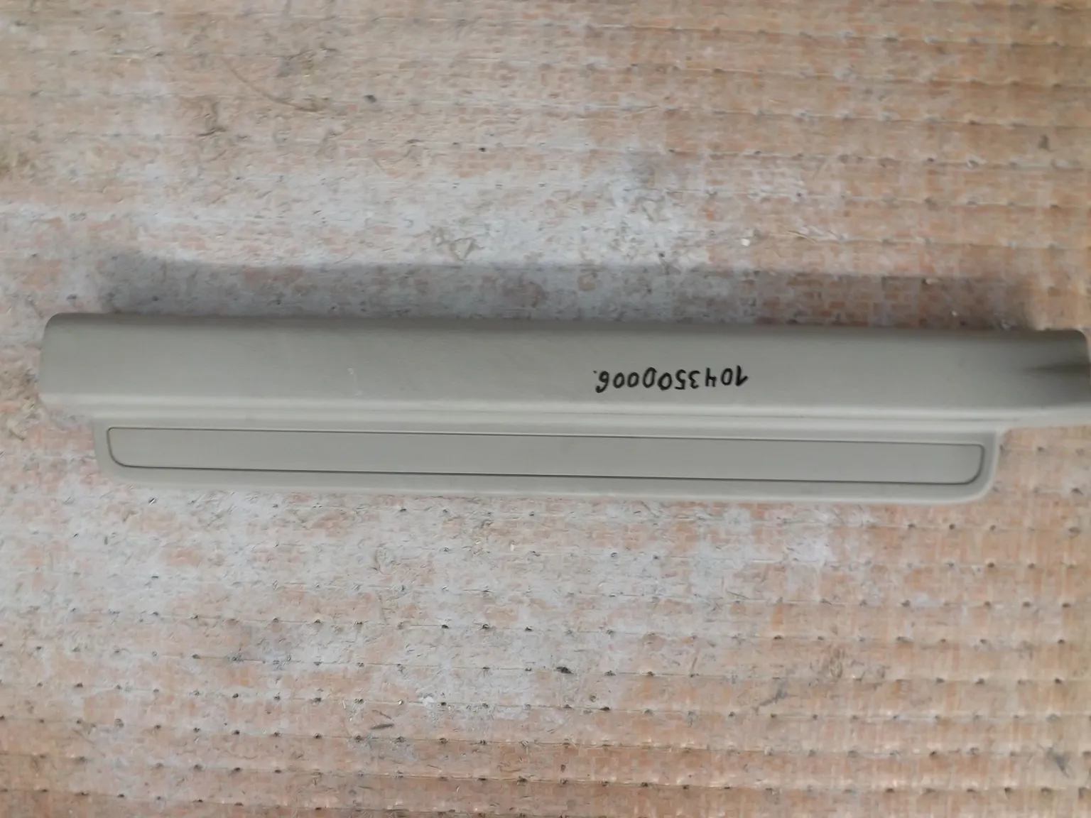 Накладка на порог внутренняя TOYOTA AVENSIS AZT251 Перед Лев (Контрактный) 1043500006