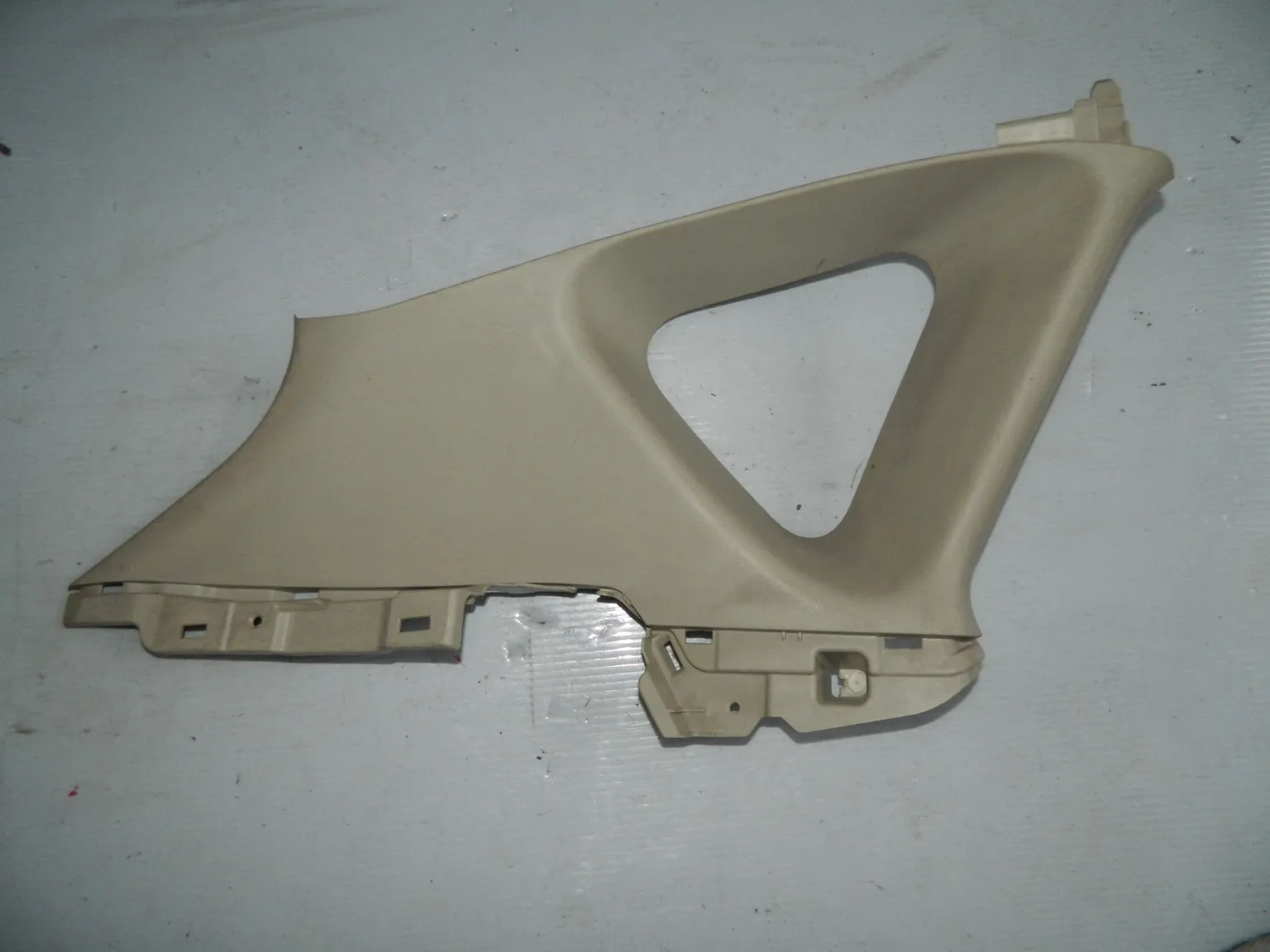 Обшивка стойки MAZDA 3 BL Зад Лев (Контрактный) BBN968260