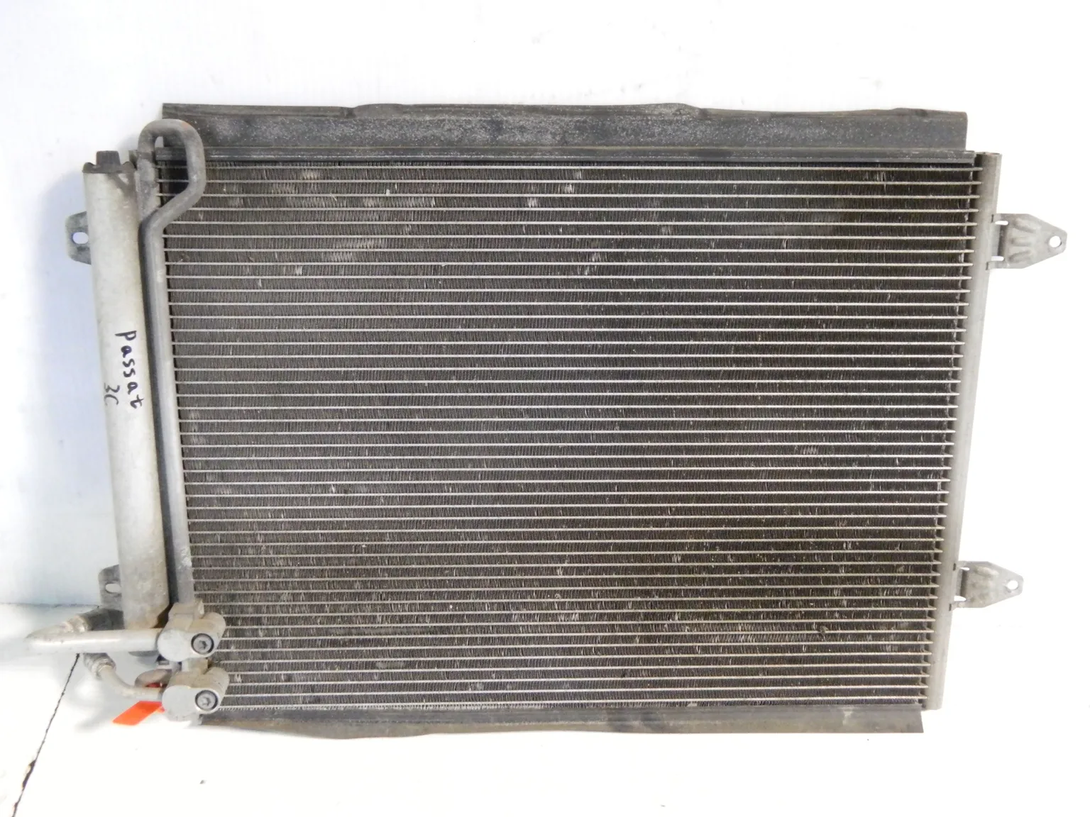 Радиатор кондиционера VOLKSWAGEN PASSAT 3C2 (Контрактный) 65243638