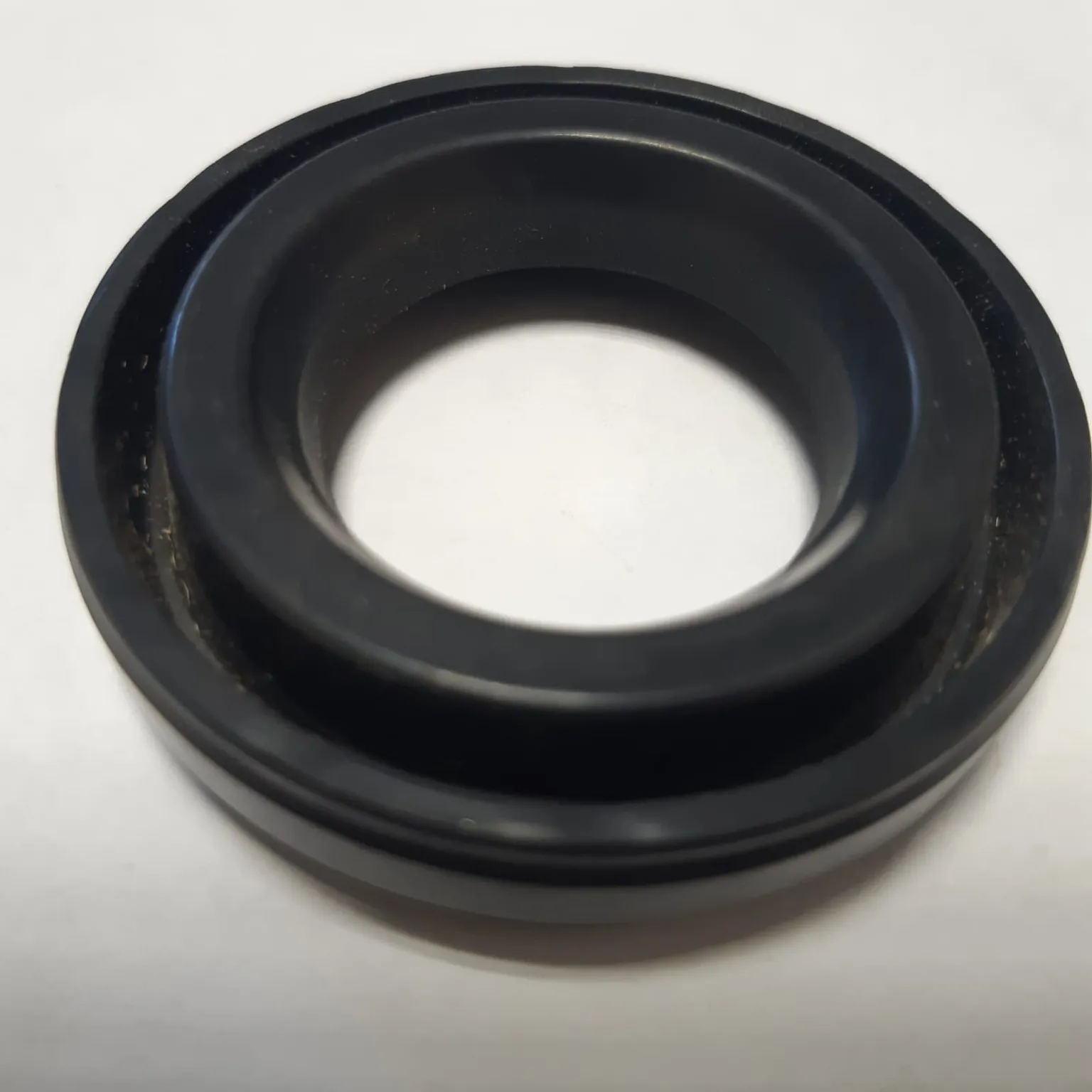 Сальник NOK EZ8339A0 NISSAN Primera,Almera 27х49х7,5 1327653Y0A