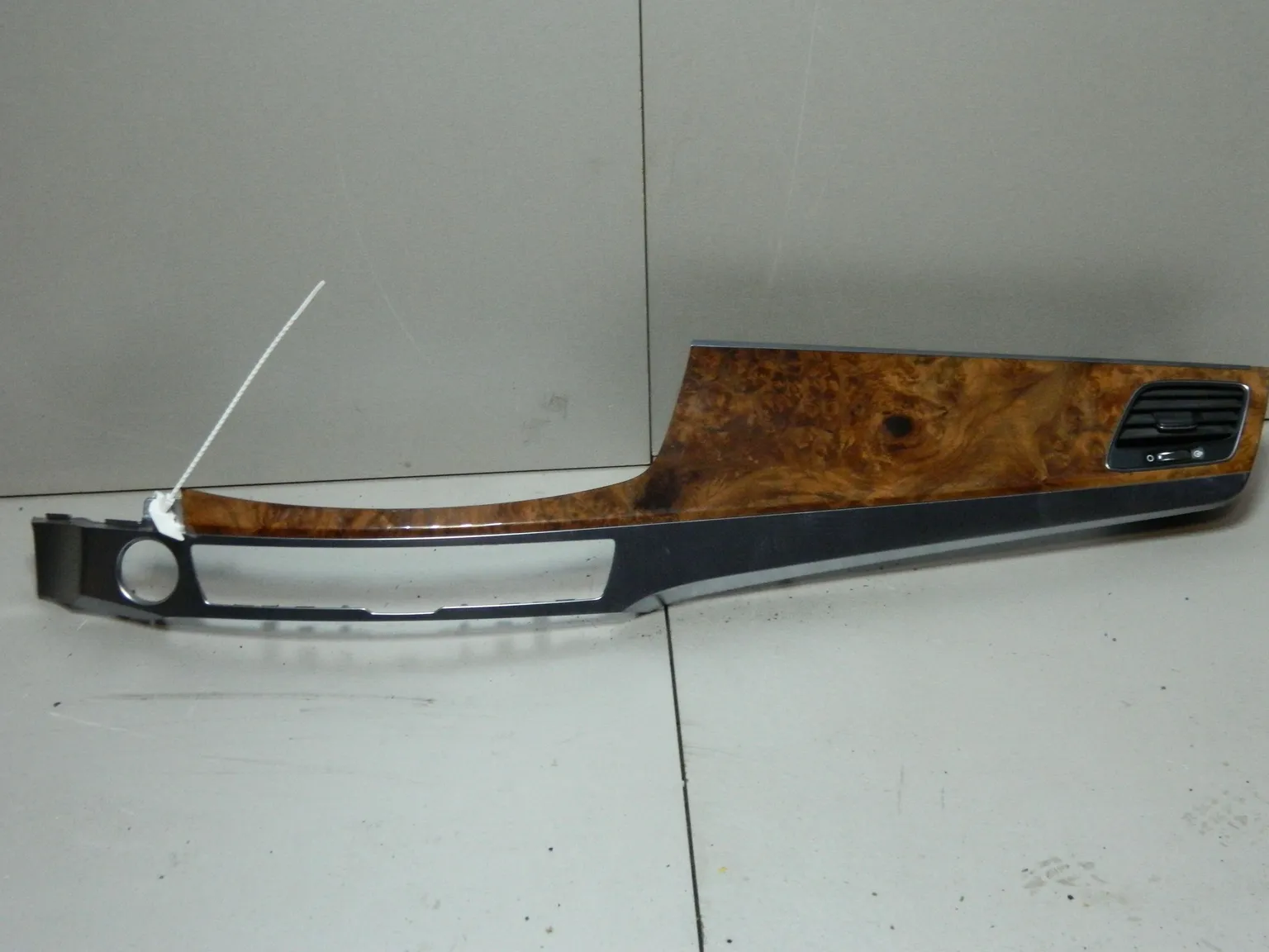 Накладка на торпедо HYUNDAI EQUUS VI G6DA 2013-2015 Прав (Б/У) 35017511