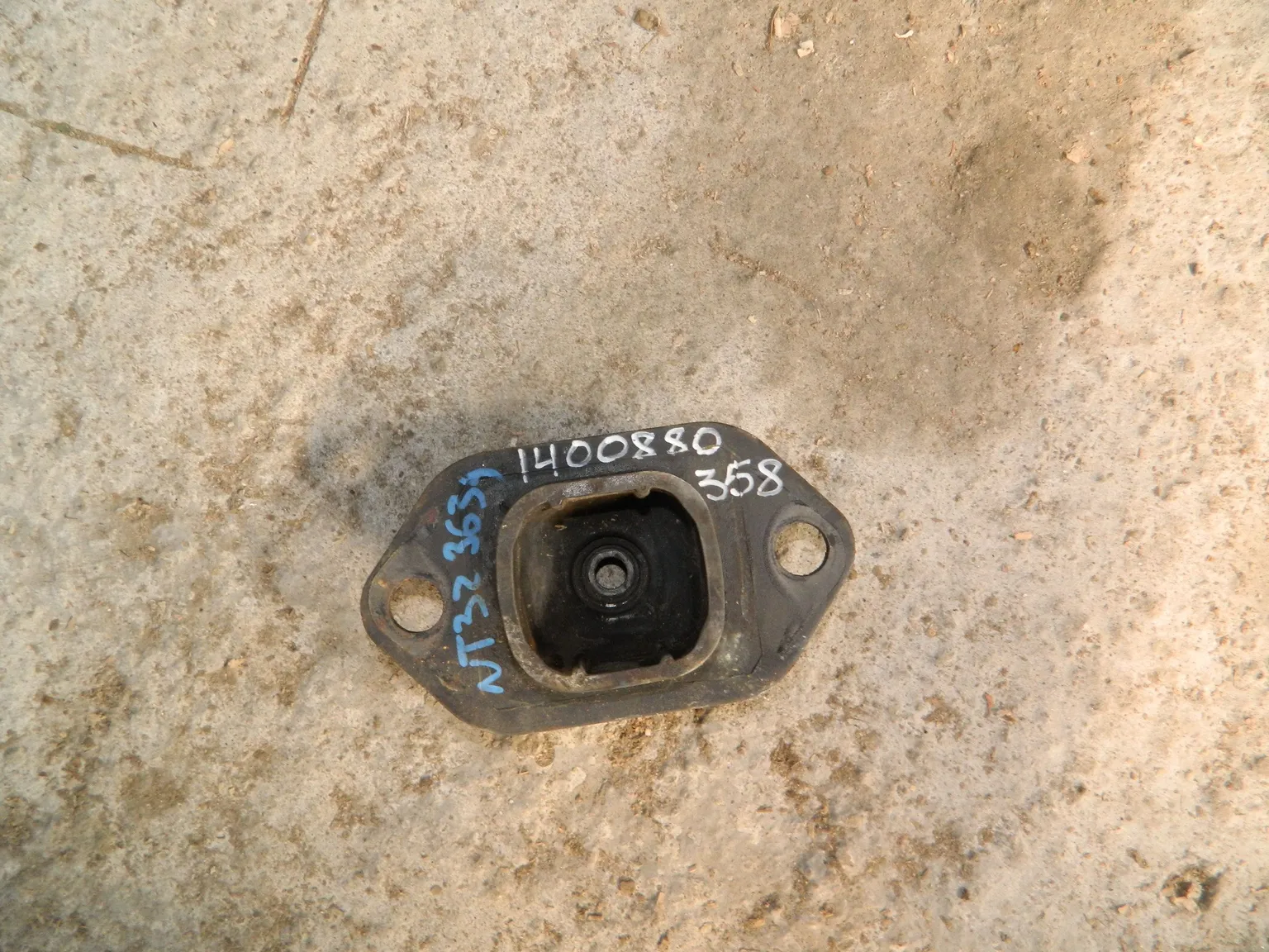 Подушка двигателя NISSAN X-Trail NT32 MR20DD Лев (Контрактный) 1400880358