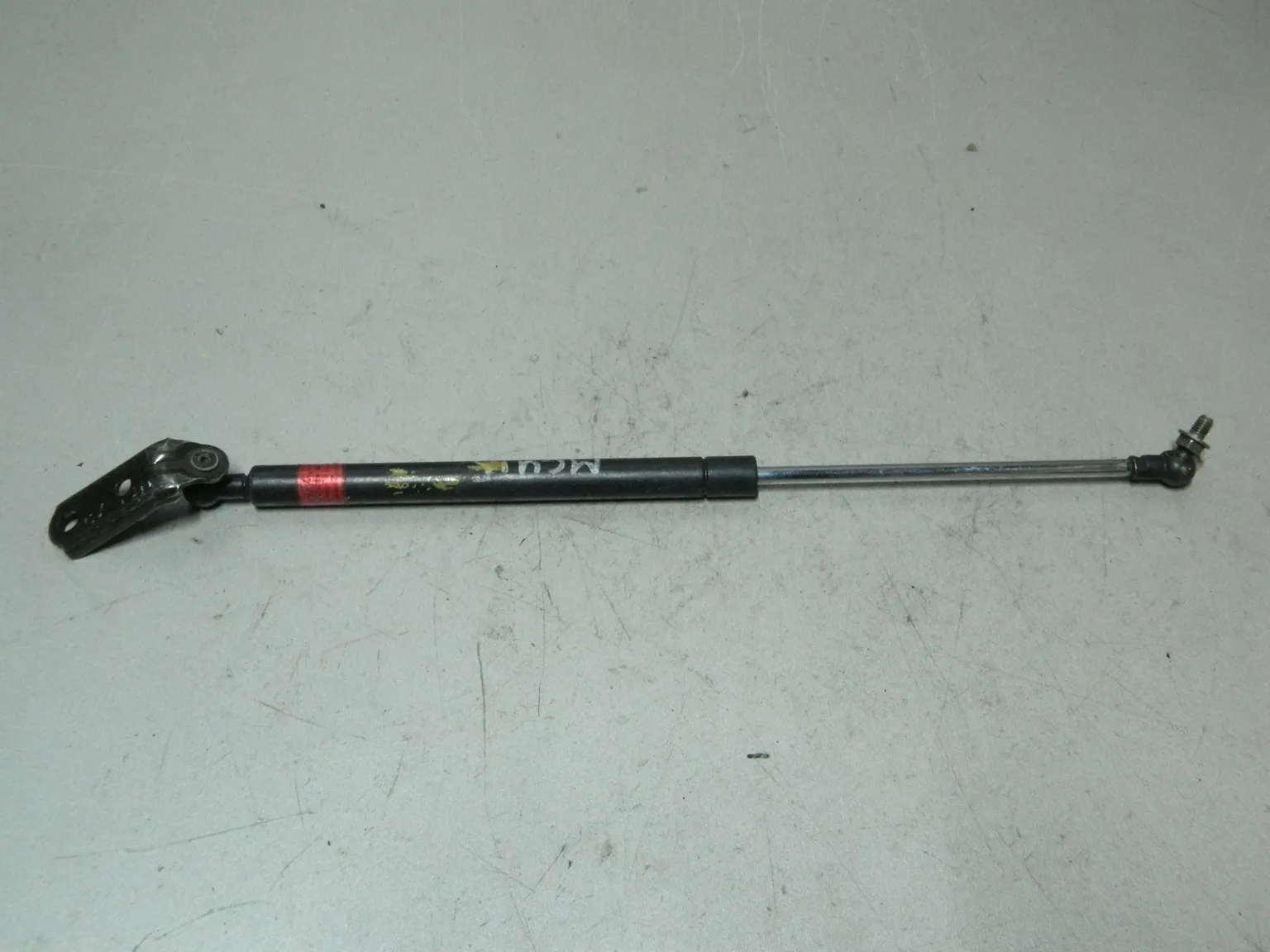 Амортизатор капота TOYOTA HARRIER MCU15 (Контрактный) 81532199