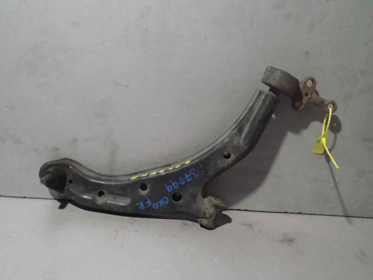 Рычаг NISSAN SUNNY B15 Перед Прав (Контрактный) 94603381