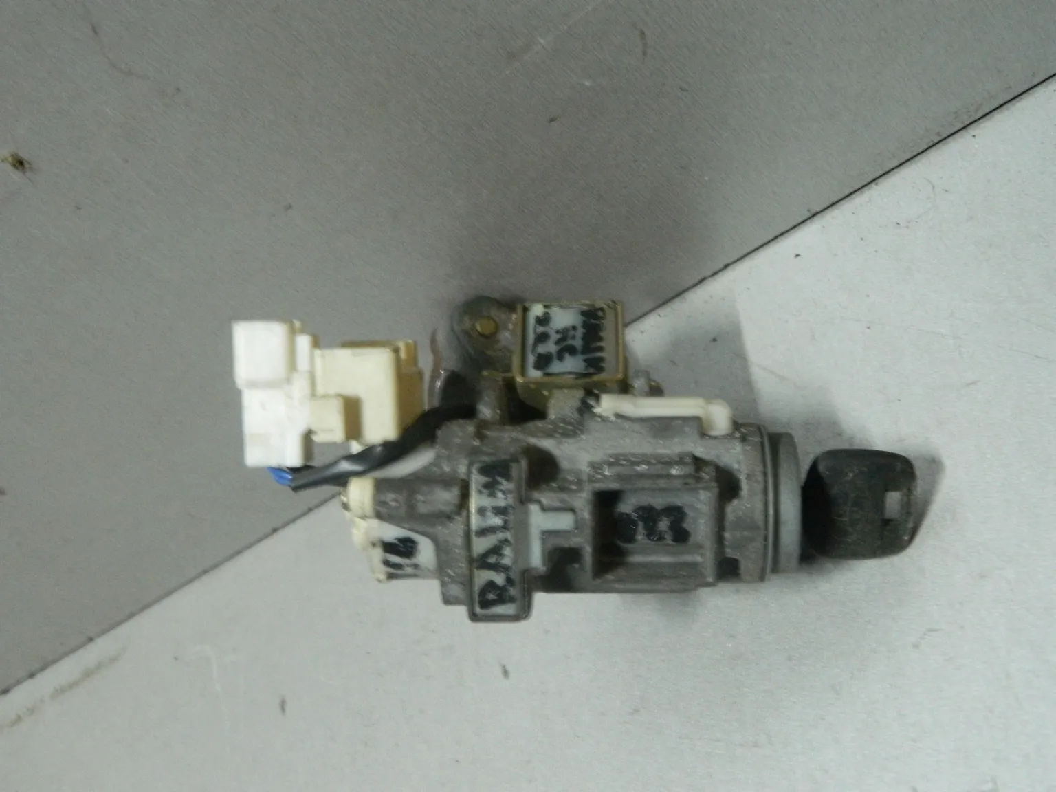 Замок зажигания TOYOTA RAUM EXZ10 (Контрактный) 81532005