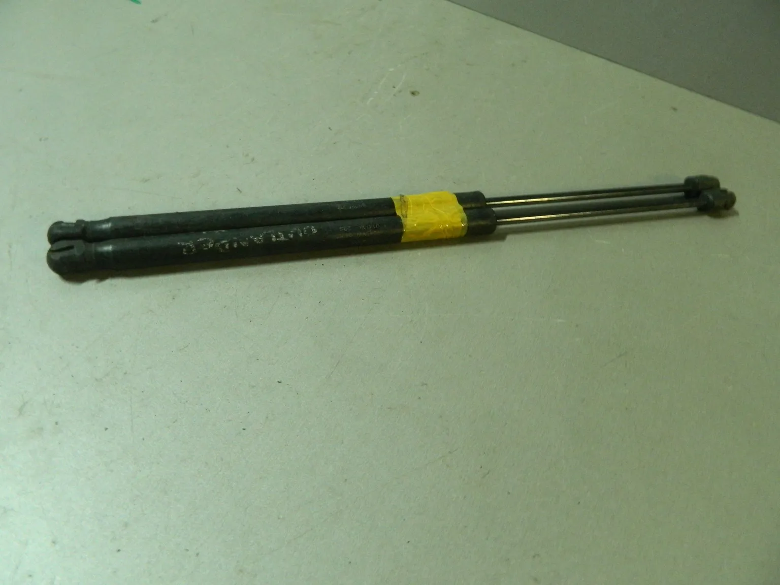 Амортизатор багажника MITSUBISHI OUTLANDER CW5W (Контрактный) 81528873