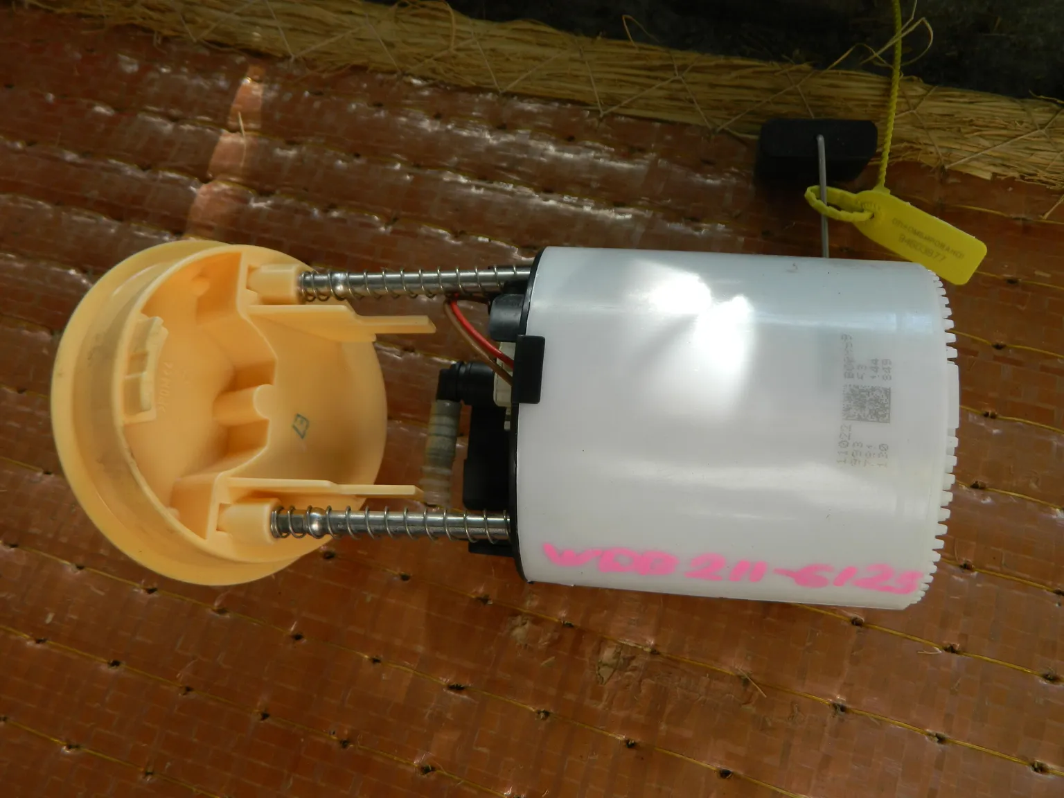 Насос топливный MERCEDES-BENZ E-CLASS W211 (Kонтрактный) 94603877