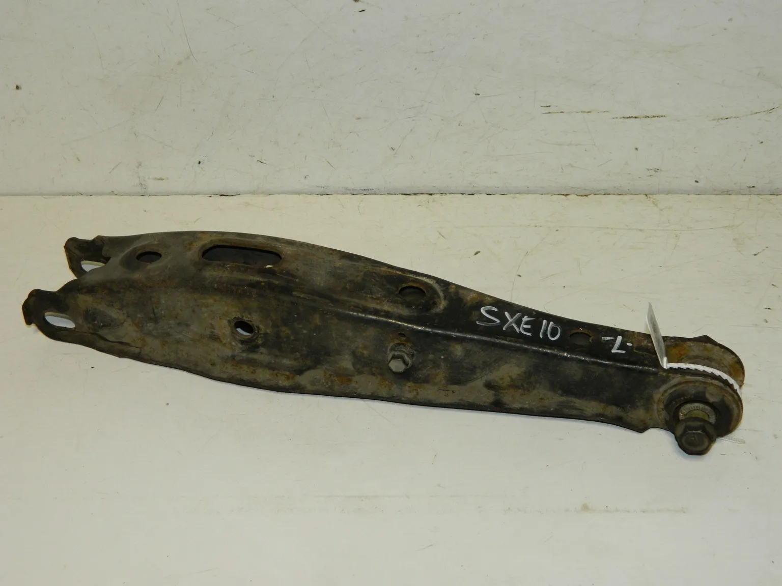 Рычаг подвески TOYOTA ALTEZZA SXE10 Зад (Контрактный) 45990064