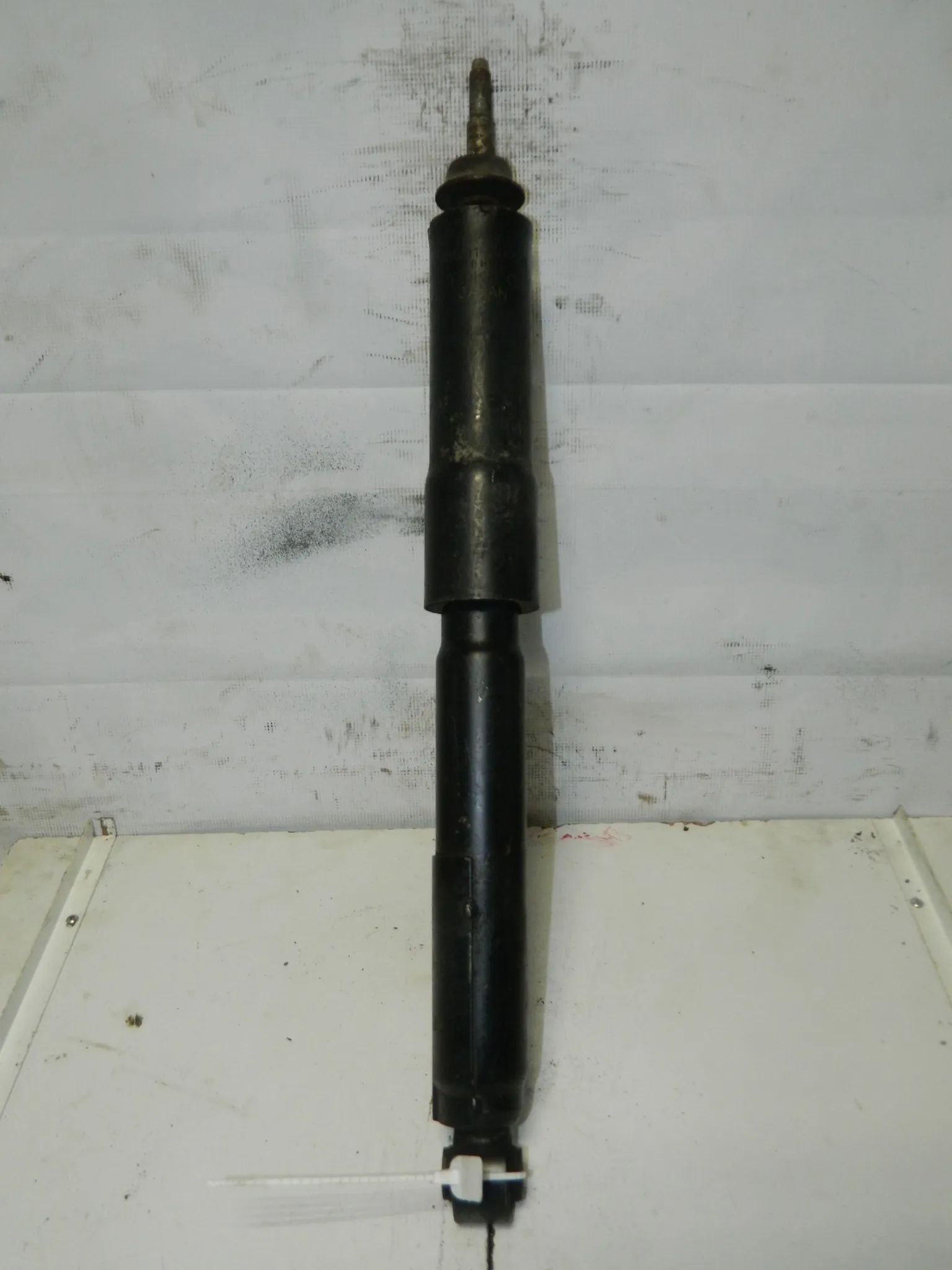 Амортизатор TOYOTA LAND CRUISER 100 Зад (Контрактный) 45993695