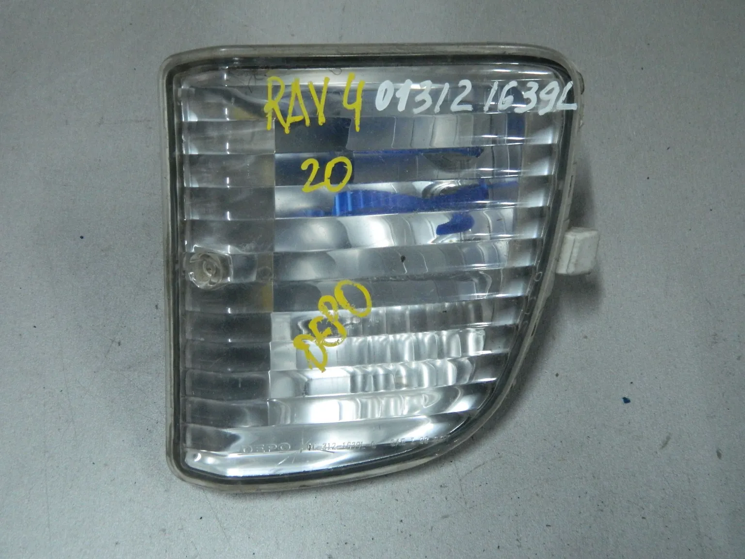 Повторитель в бампер TOYOTA RAV4 ACA20 Перед Лев (Б/У) 69838200