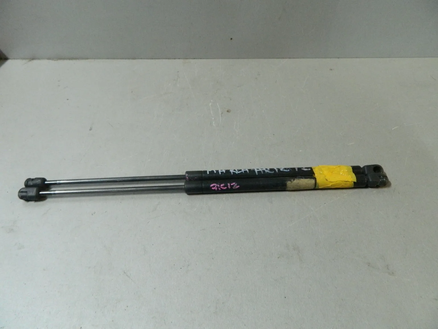 Амортизатор багажника NISSAN MARCH AK12 (Контрактный) 81532158