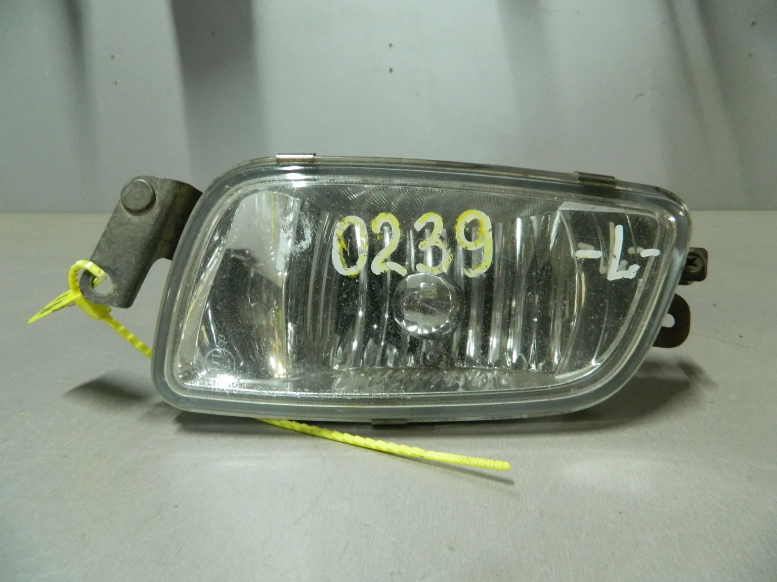 Фара противотуманная MITSUBISHI PAJERO V63W Перед Лев (Контрактный) 79768345