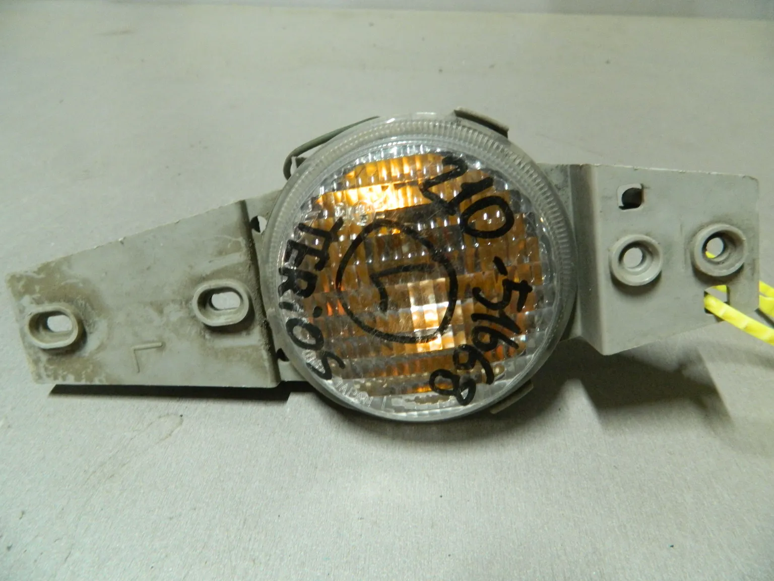 Повторитель поворота DAIHATSU TERIOS KID J111G Перед Лев (Контрактный) 79768046