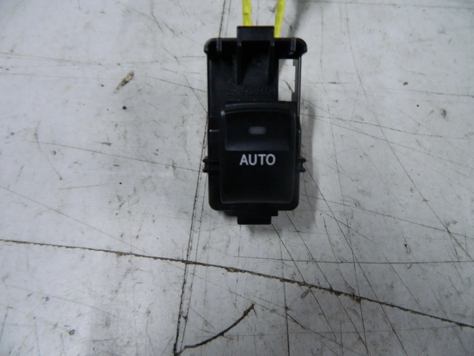 Кнопка стеклоподъемника TOYOTA CAMRY ACV40 Перед Лев (Контрактный) 94603723