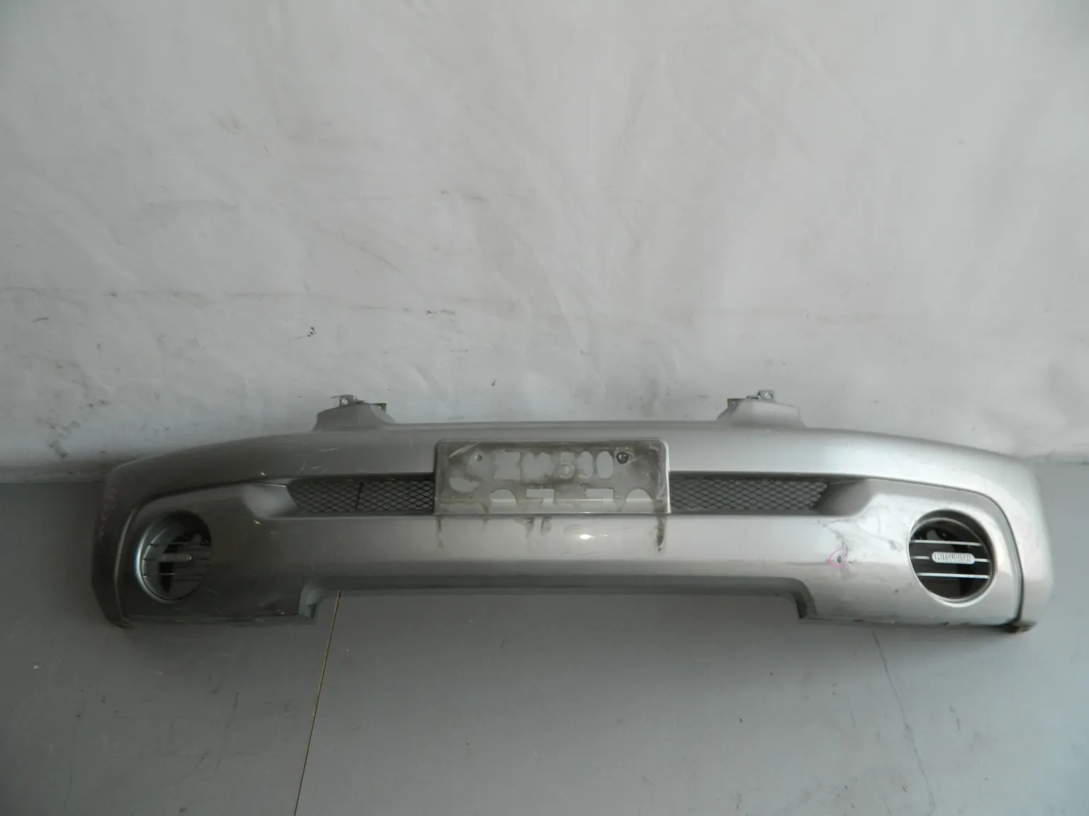 Бампер передний MITSUBISHI PAJERO IO H77W (Контрактный)