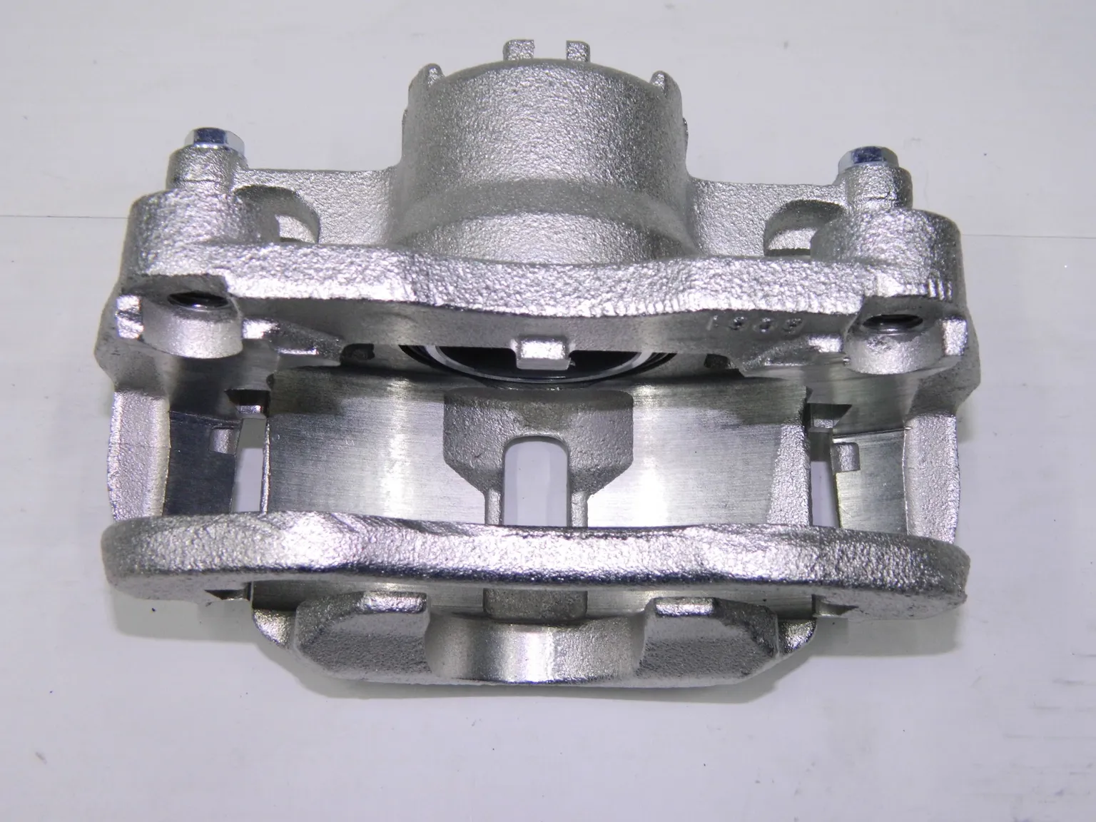 Суппорт тормозной GENERAL PARTS 41011JE21A NISSAN X-TRAIL T31 / QASHQAI J10 Перед Лев