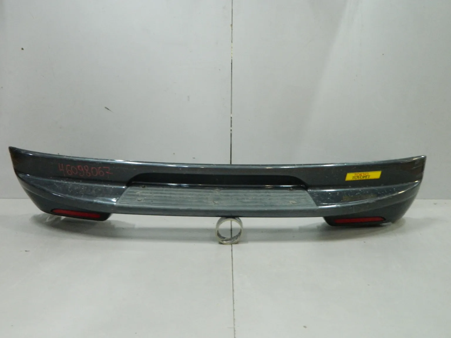 Бампер задний TOYOTA HARRIER MCU15 (Контрактный) 46098067 37B3048010