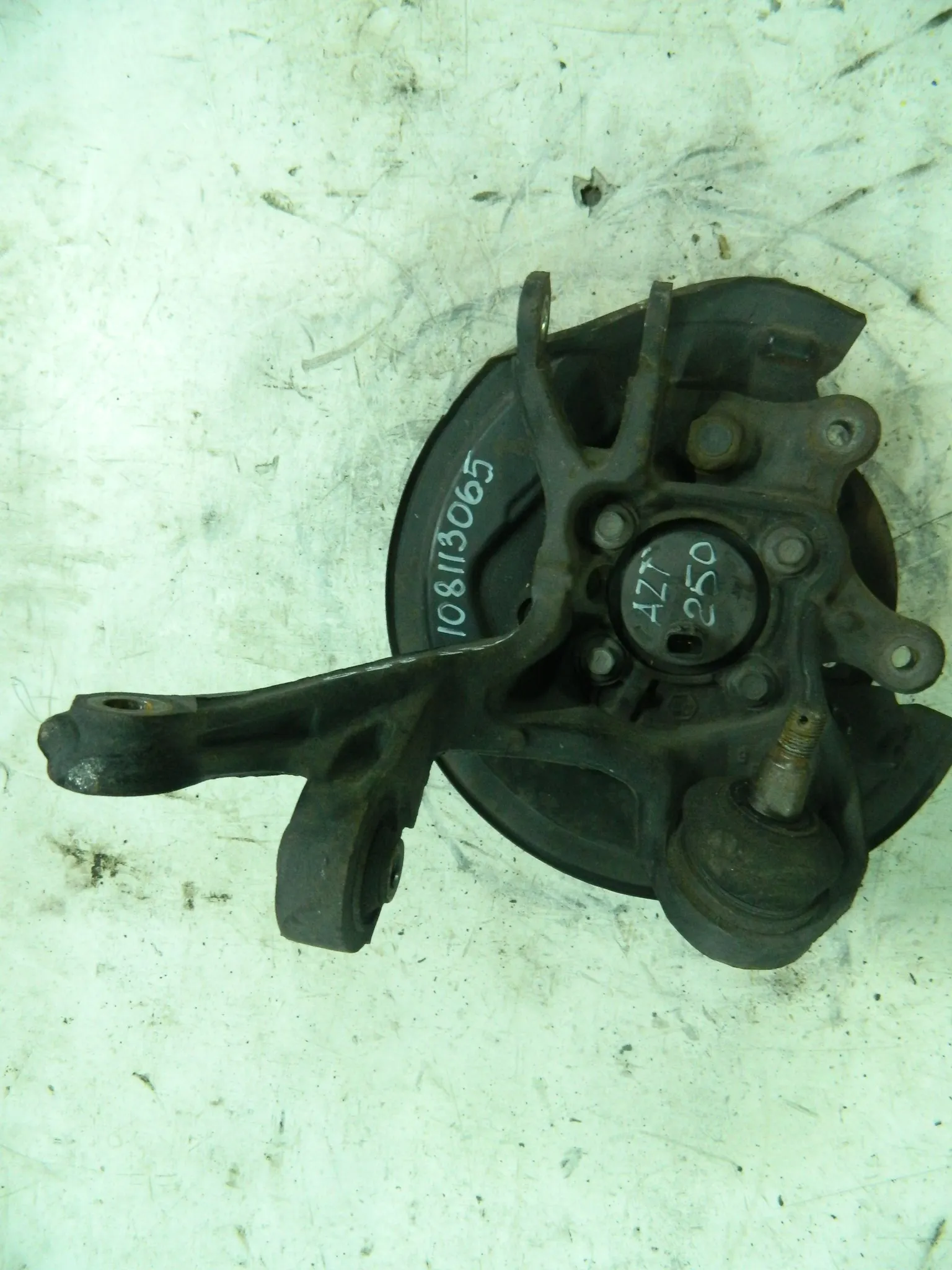 Ступица TOYOTA AVENSIS AZT250 Зад Лев (Контрактный) 108113065