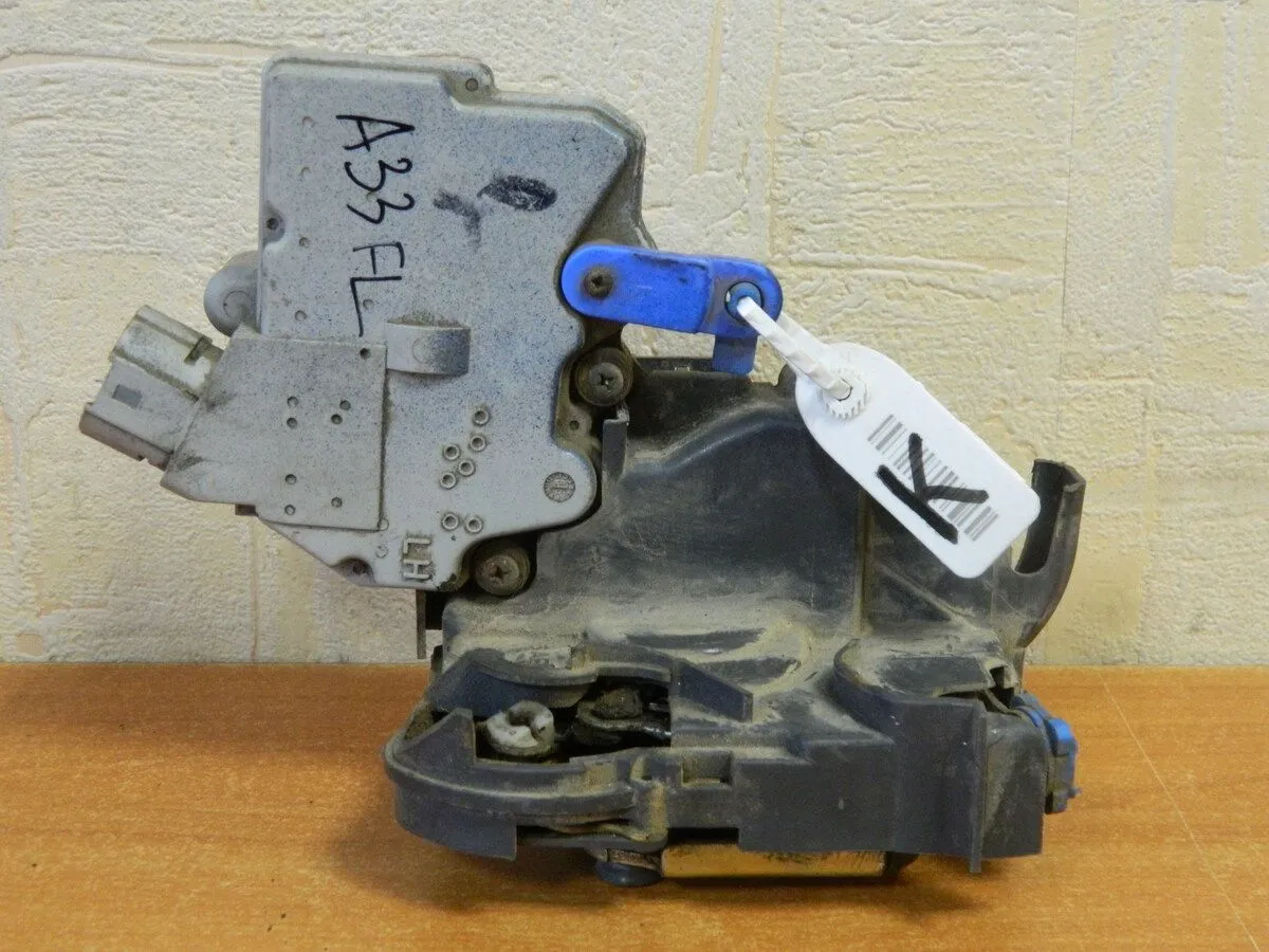 Замок двери NISSAN MAXIMA A33 Перед Лев (Kонтрактный) 76038