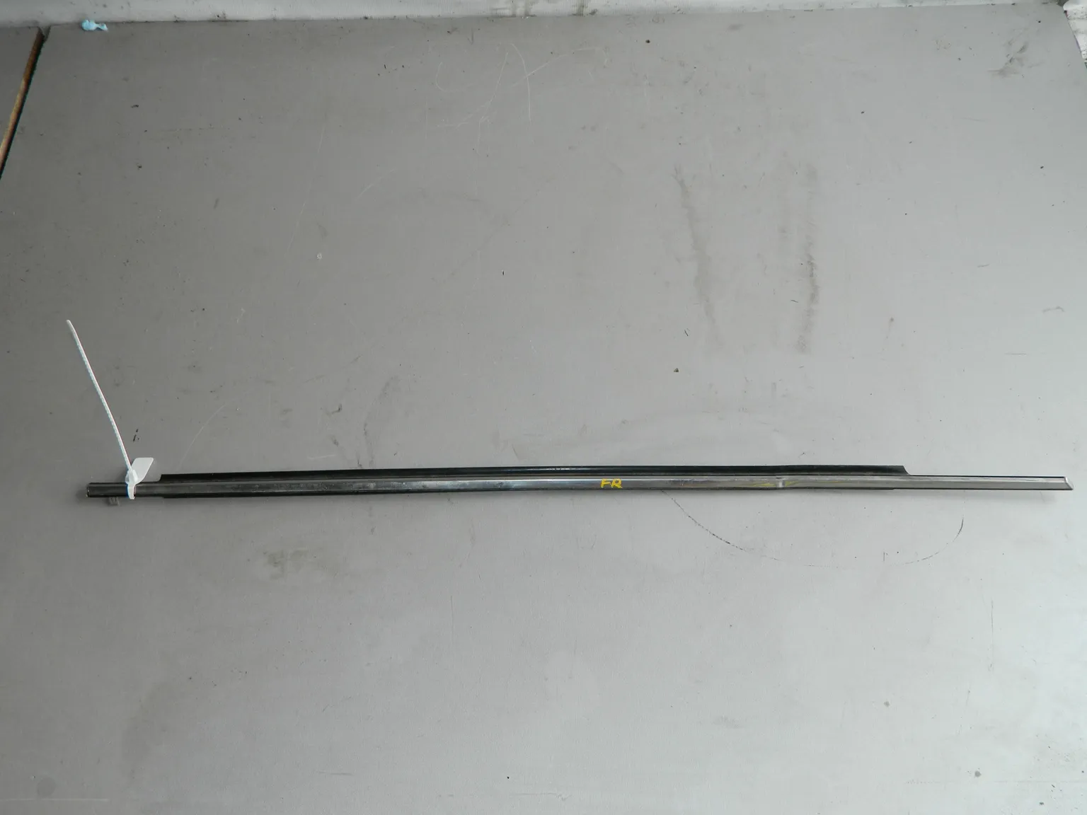 Бархотка двери TOYOTA PROGRES JCG11 Перед Прав (Б/У)