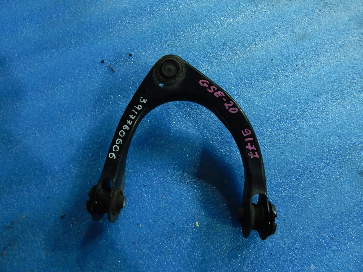 Рычаг подвески LEXUS IS250 GSE20 Перед Прав (Контрактный) 3917760606